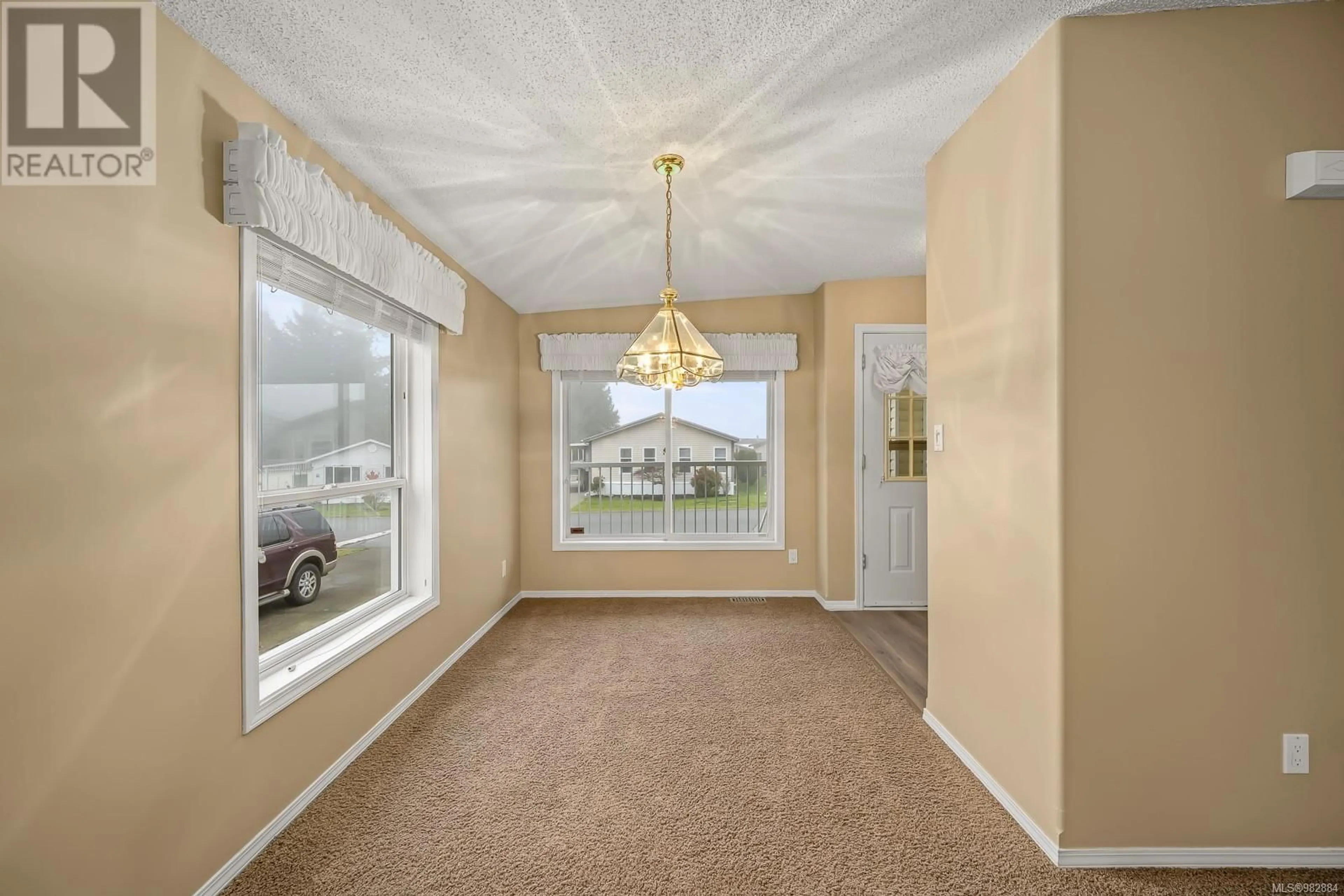 Indoor entryway, carpet floors for 83 4714 Muir Rd, Courtenay British Columbia V9N8Z6