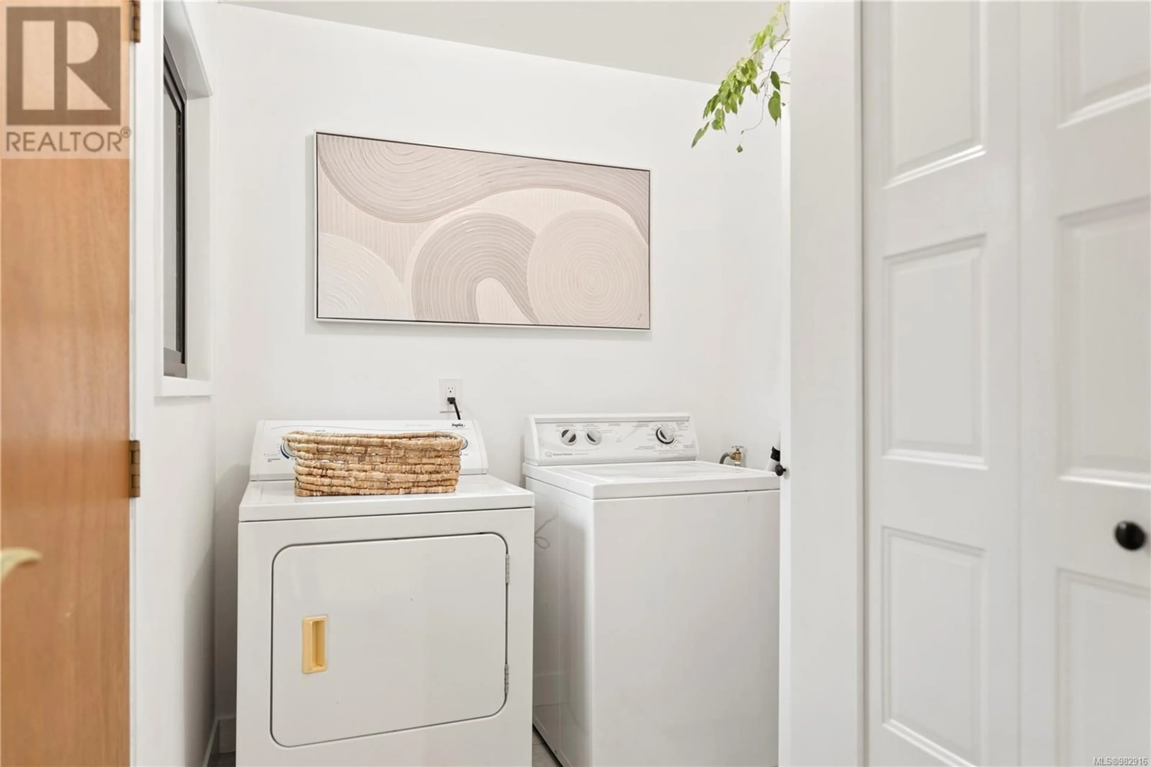 Laundry room for 3520 Maplewood Rd, Saanich British Columbia V8P3N3