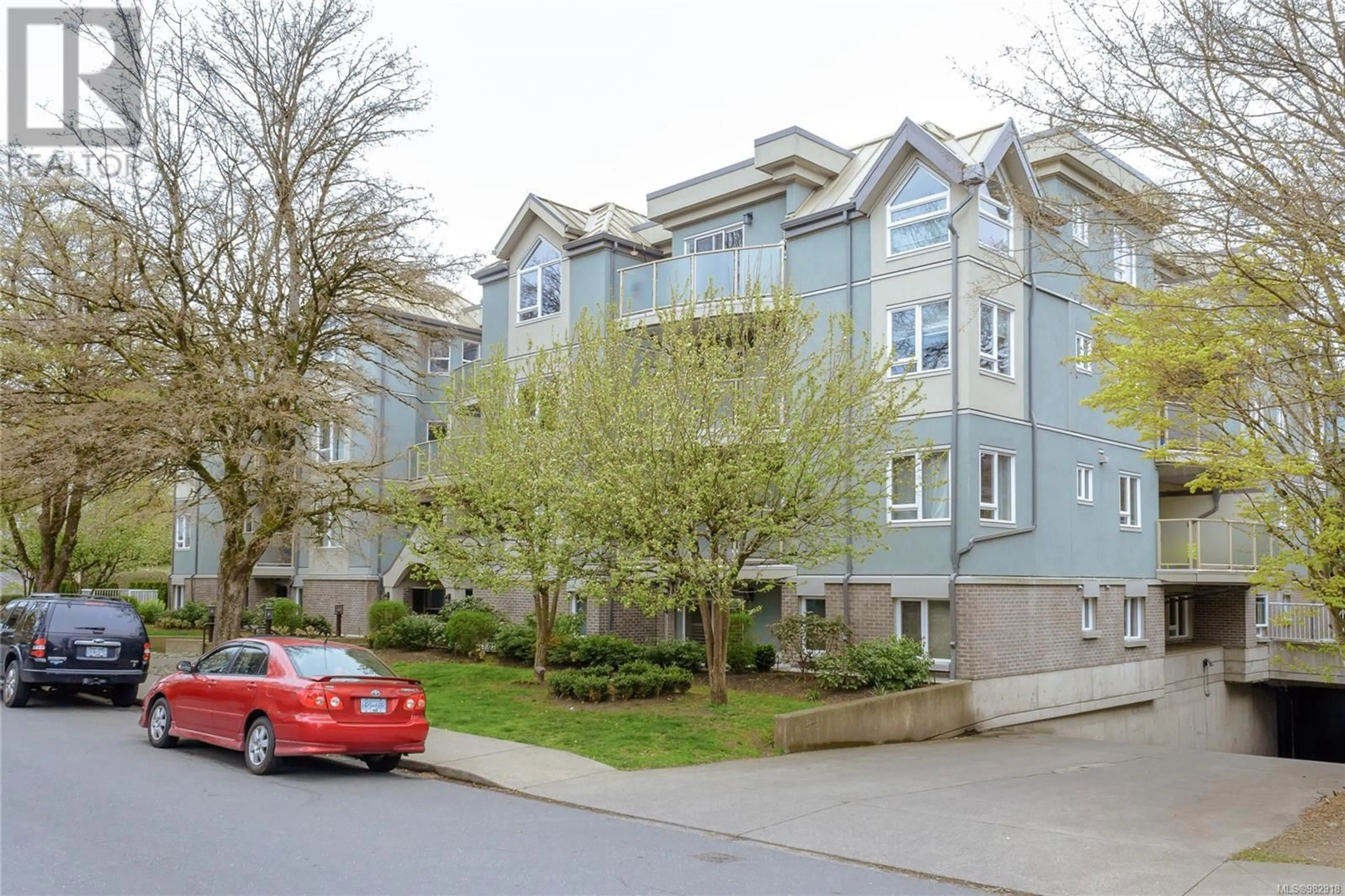 A pic from exterior of the house or condo, the front or back of building for 401 2710 Grosvenor Rd, Victoria British Columbia V8T3M9