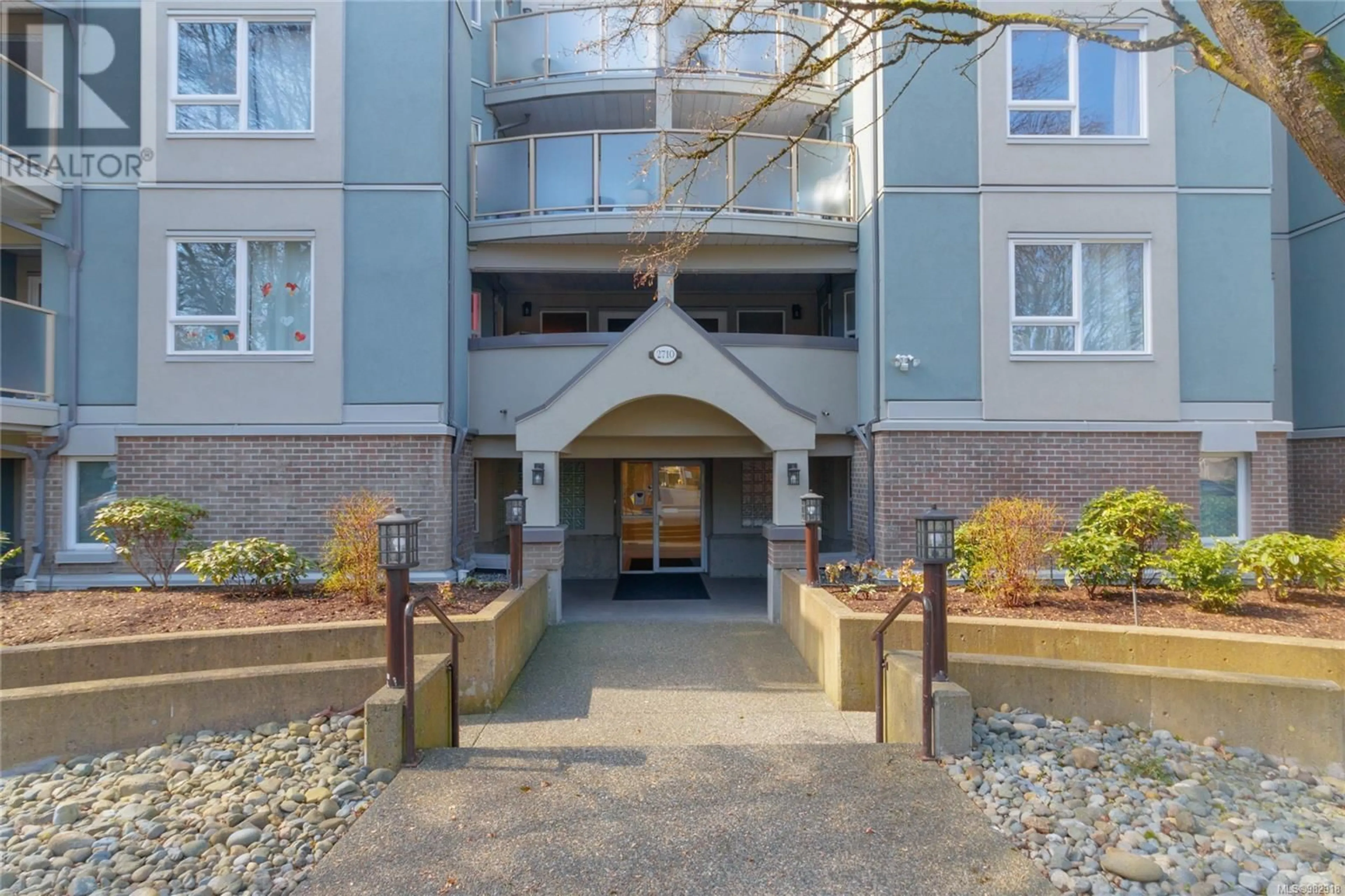 A pic from exterior of the house or condo, the front or back of building for 401 2710 Grosvenor Rd, Victoria British Columbia V8T3M9