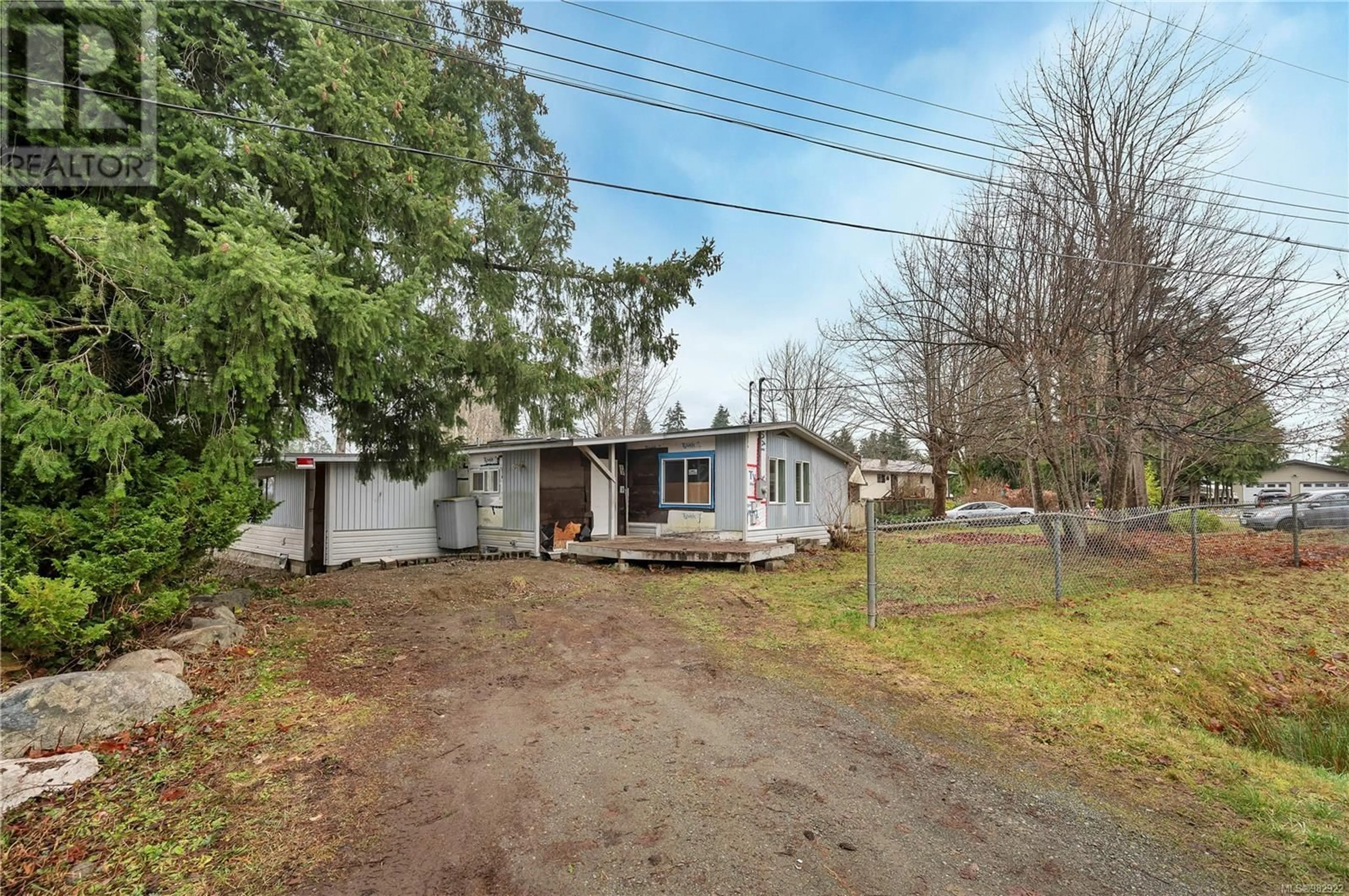 A pic from outside/outdoor area/front of a property/back of a property/a pic from drone, street for 70 Maple Park Cir, Campbell River British Columbia V9H1G8