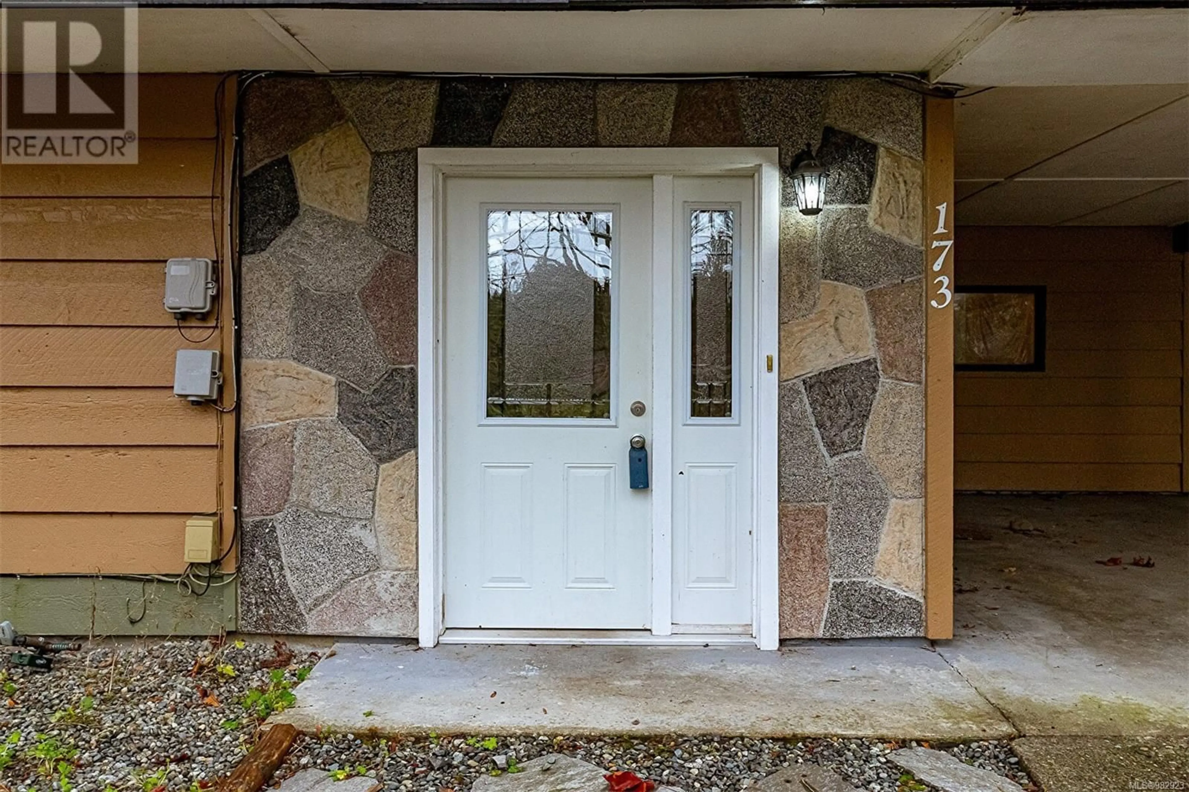 Indoor entryway, wood floors for 173 Arbutus Cres, Ladysmith British Columbia V9G1T7