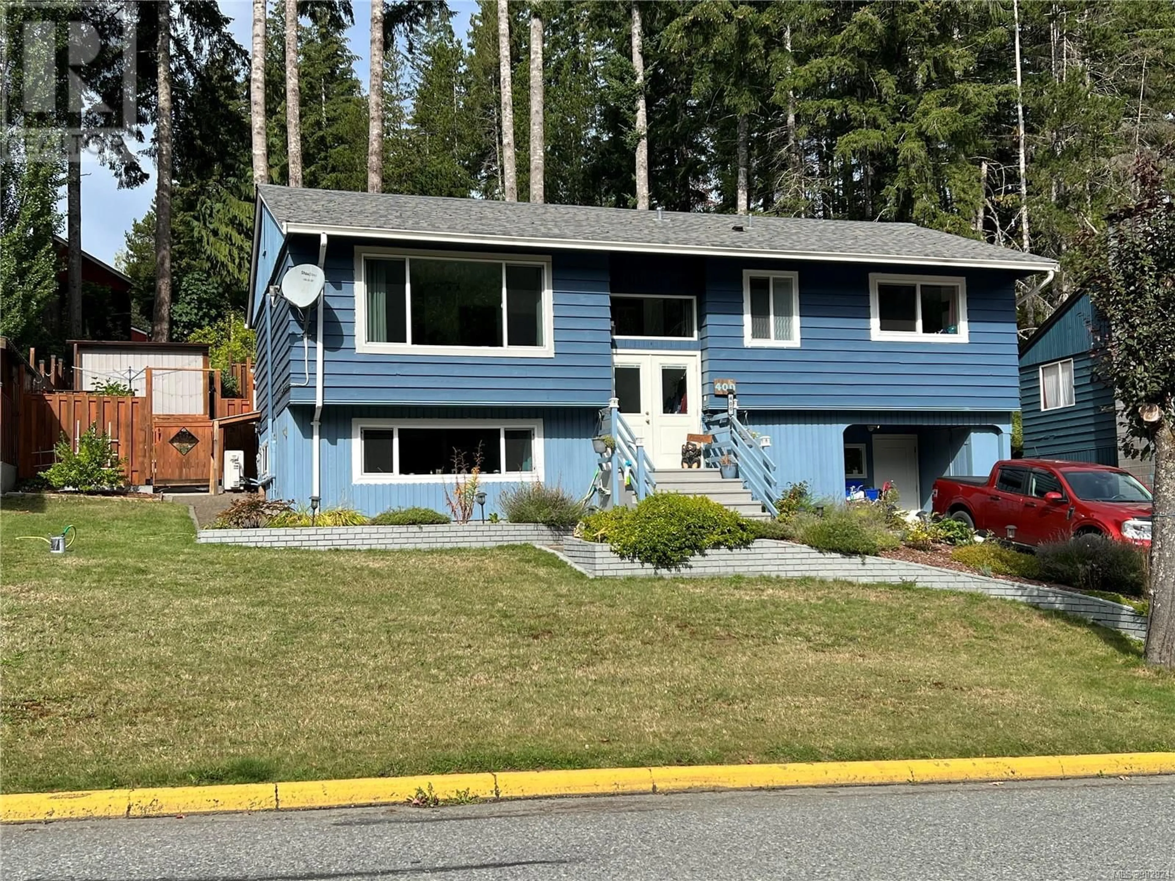 Home with vinyl exterior material, street for 400 Nootka Dr, Gold River British Columbia V0P1G0