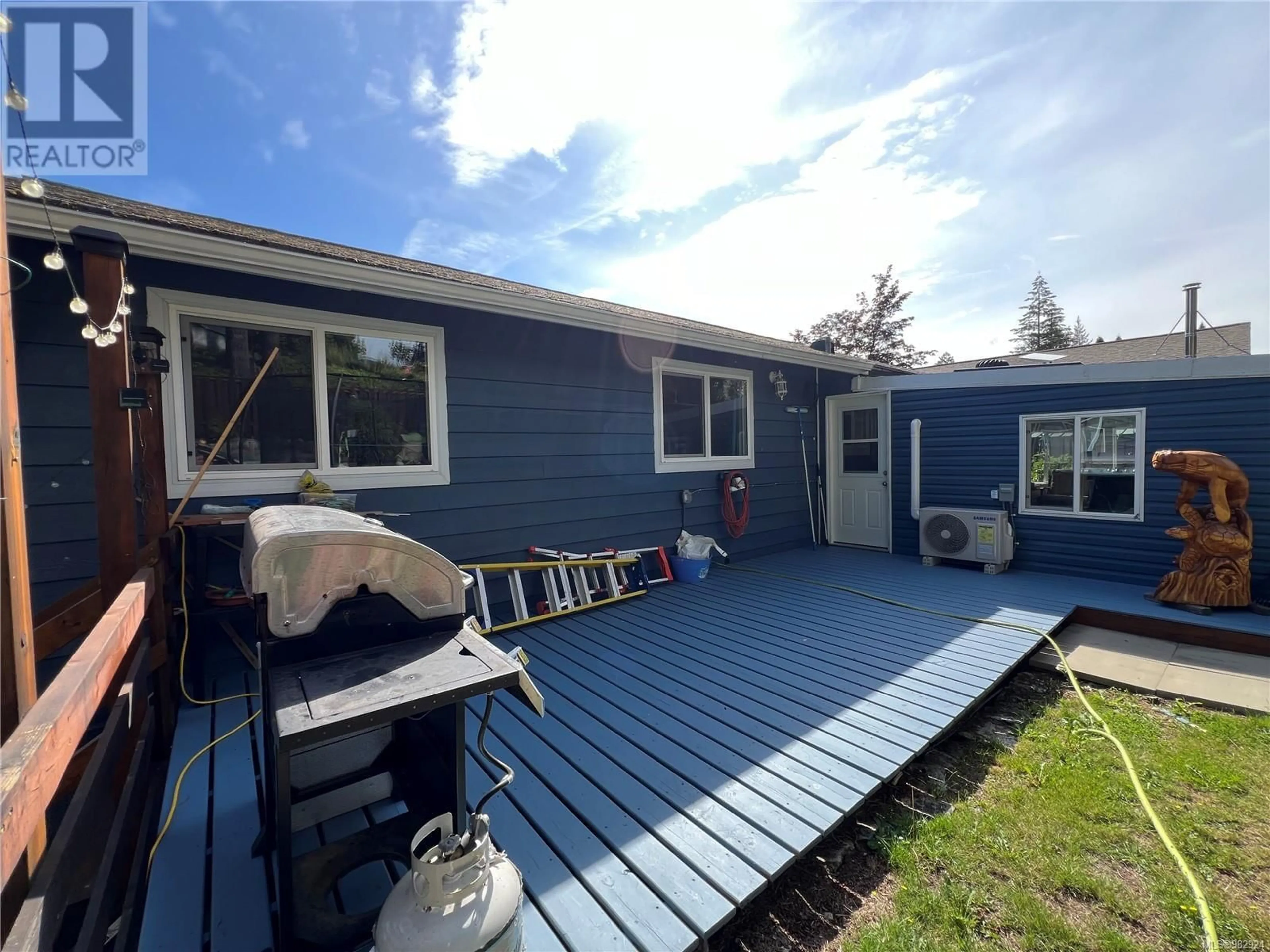 Home with vinyl exterior material, water/lake/river/ocean view for 400 Nootka Dr, Gold River British Columbia V0P1G0