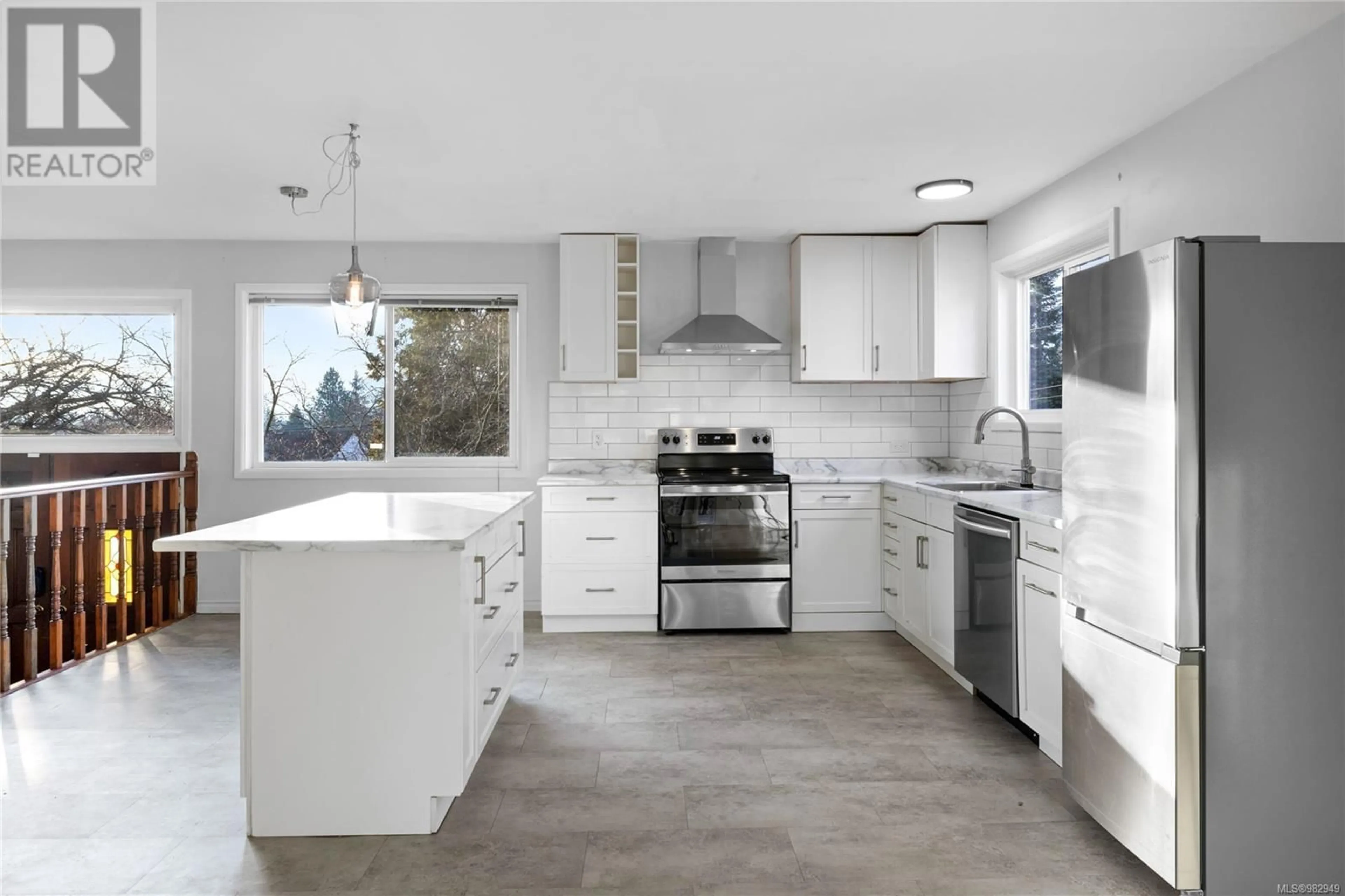 Contemporary kitchen, ceramic/tile floor for 426 Aysgarth St, Nanaimo British Columbia V9R1V6