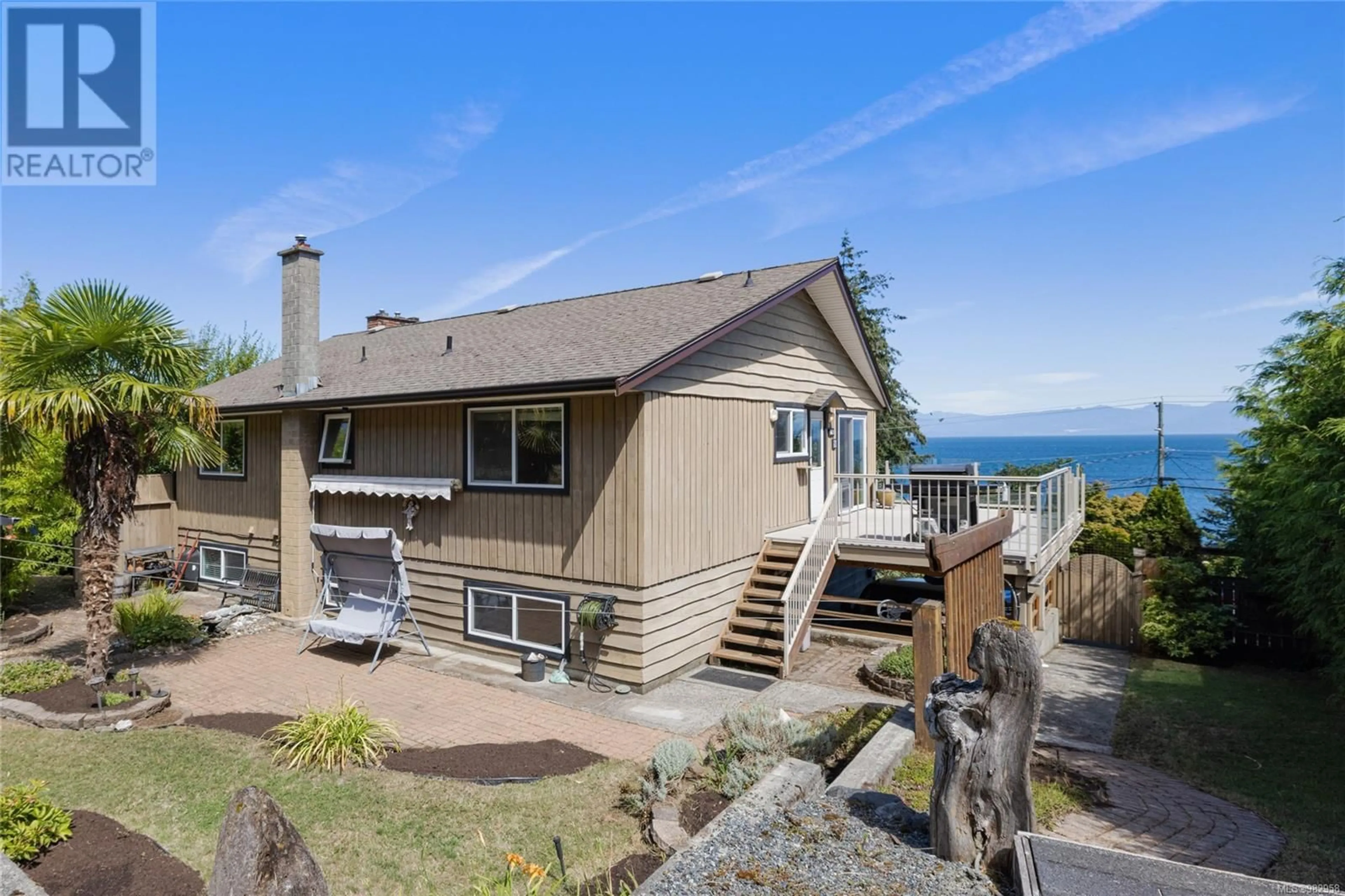 A pic from outside/outdoor area/front of a property/back of a property/a pic from drone, water/lake/river/ocean view for 3901 Hammond Bay Rd, Nanaimo British Columbia V9T1G4