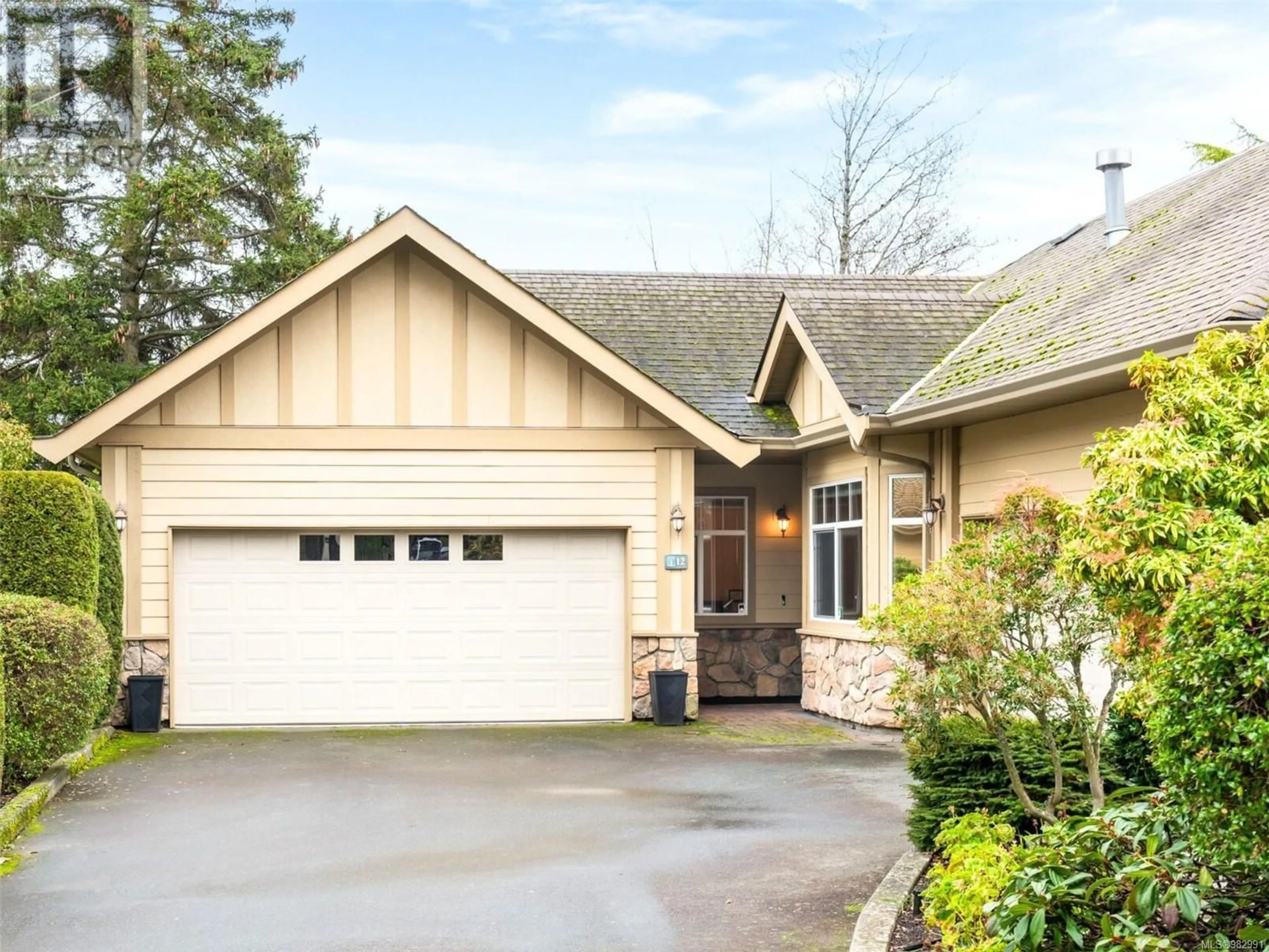 Home with vinyl exterior material, street for 12 3281 Maplewood Rd, Saanich British Columbia V8P3M4