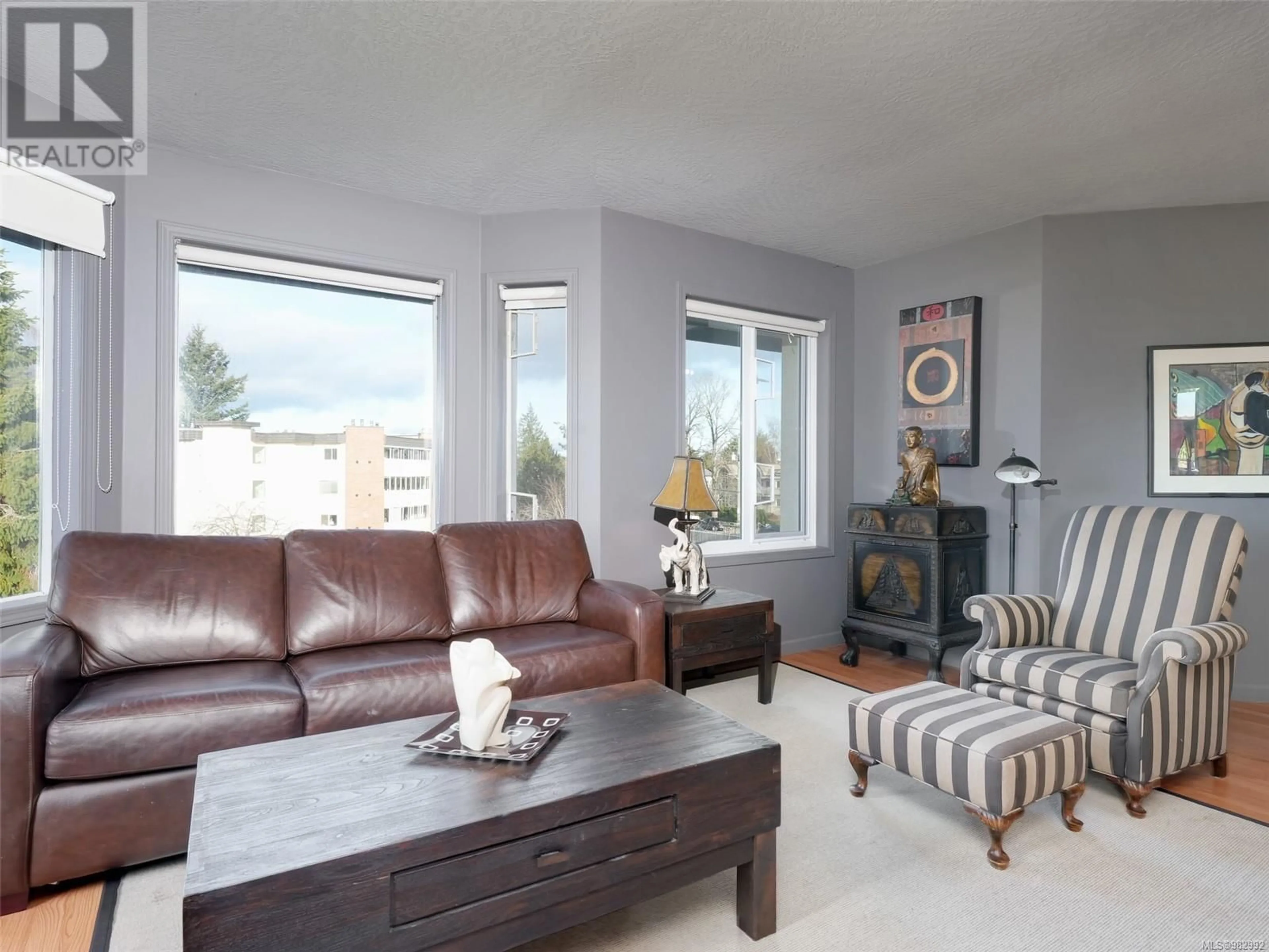 Living room with furniture, unknown for 425 9882 Fifth St, Sidney British Columbia V8L2X3