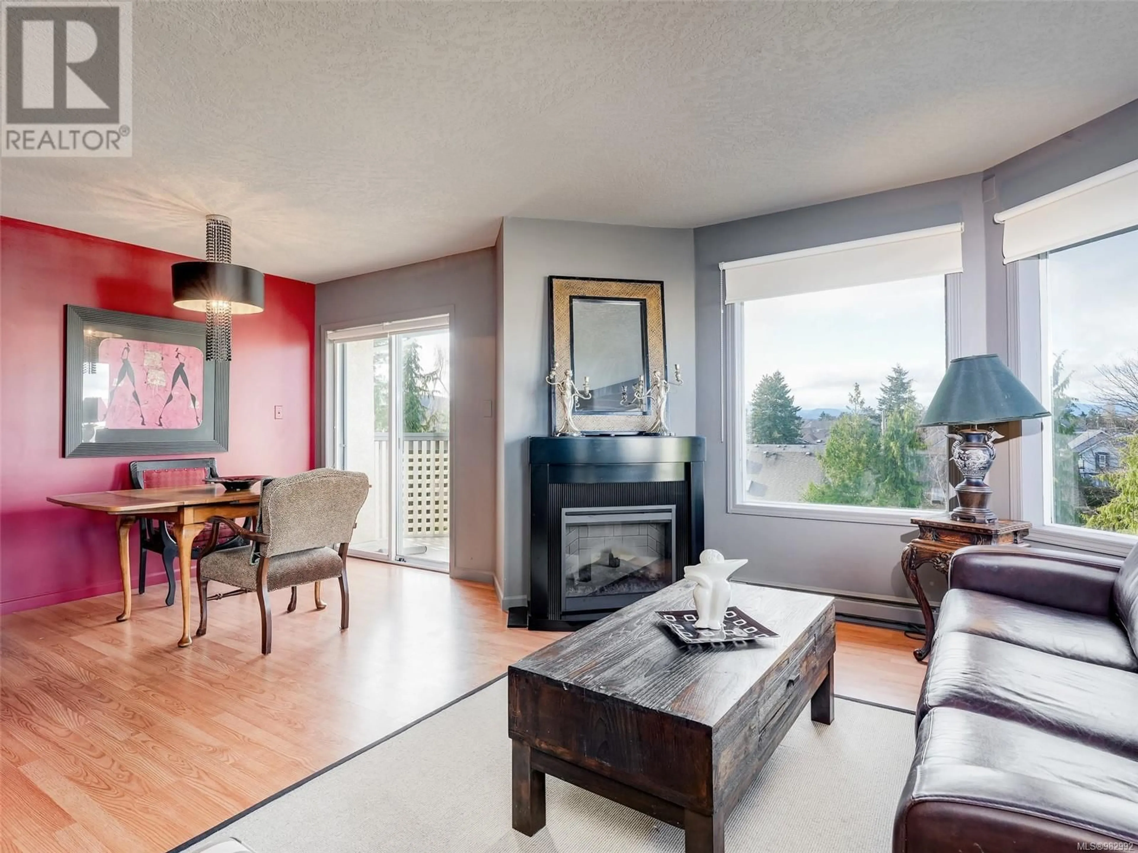 Living room with furniture, wood/laminate floor for 425 9882 Fifth St, Sidney British Columbia V8L2X3