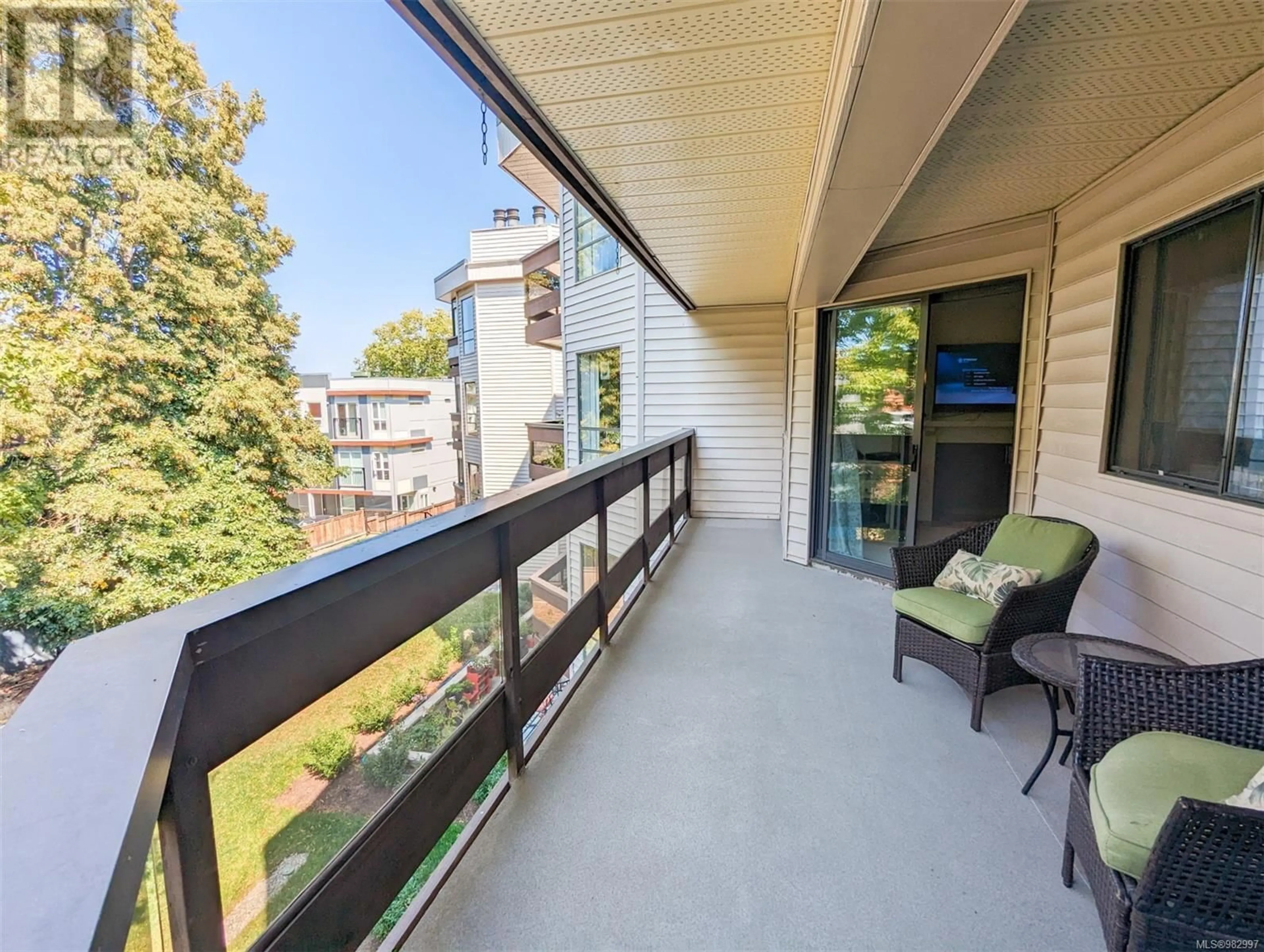 Balcony in the apartment, water/lake/river/ocean view for 309 1560 Hillside Ave, Victoria British Columbia V8T5B8