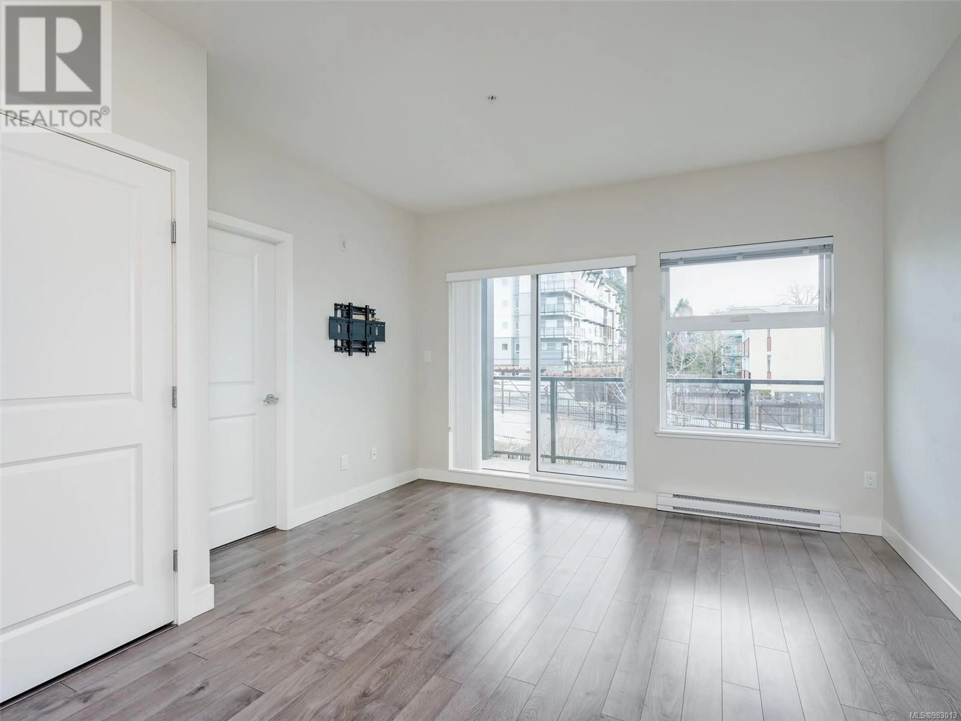 A pic of a room for 305 1000 Inverness Rd, Saanich British Columbia V8X2S1