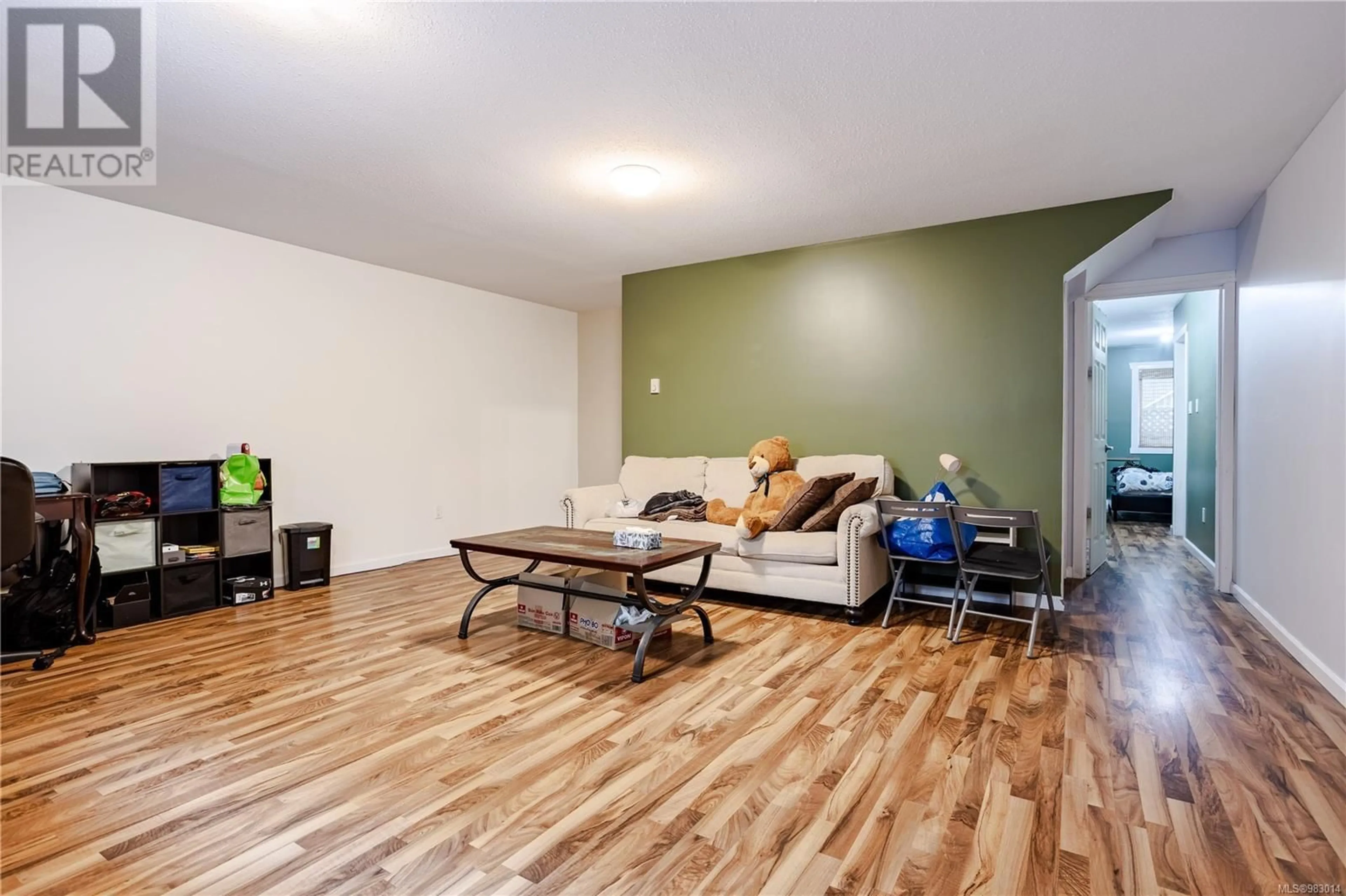 Living room with furniture, wood/laminate floor for 545 Poets Trail Dr, Nanaimo British Columbia V9R7C4