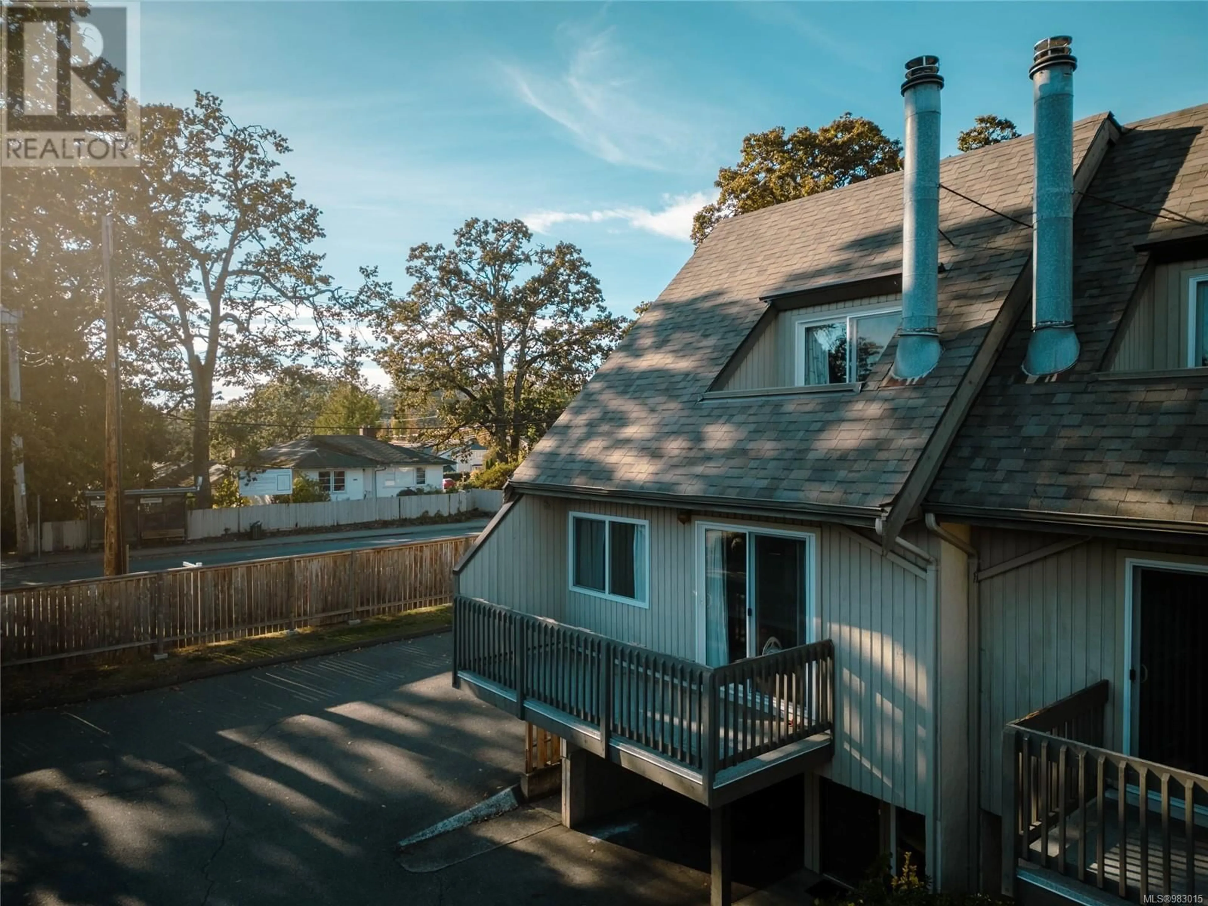 A pic from outside/outdoor area/front of a property/back of a property/a pic from drone, unknown for 1 3981 Saanich Rd, Saanich British Columbia V8X1Y9