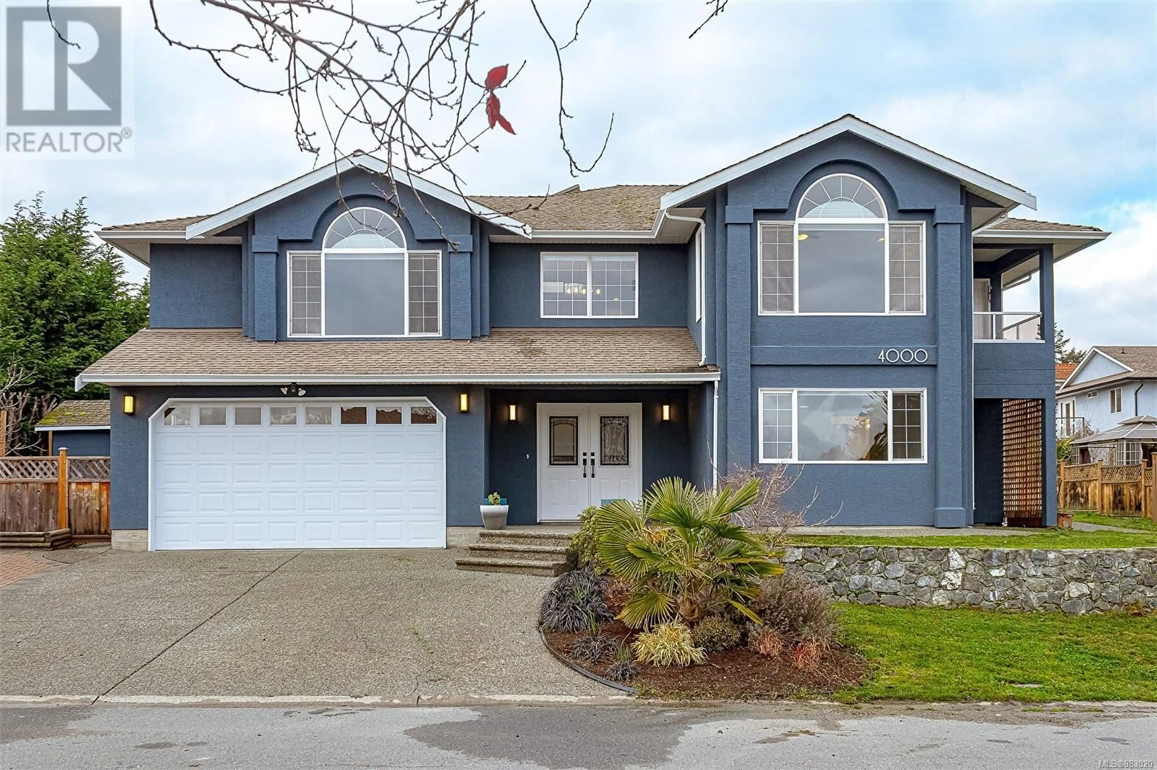 Home with vinyl exterior material, street for 4000 Santa Rosa Pl, Saanich British Columbia V8Z7K9