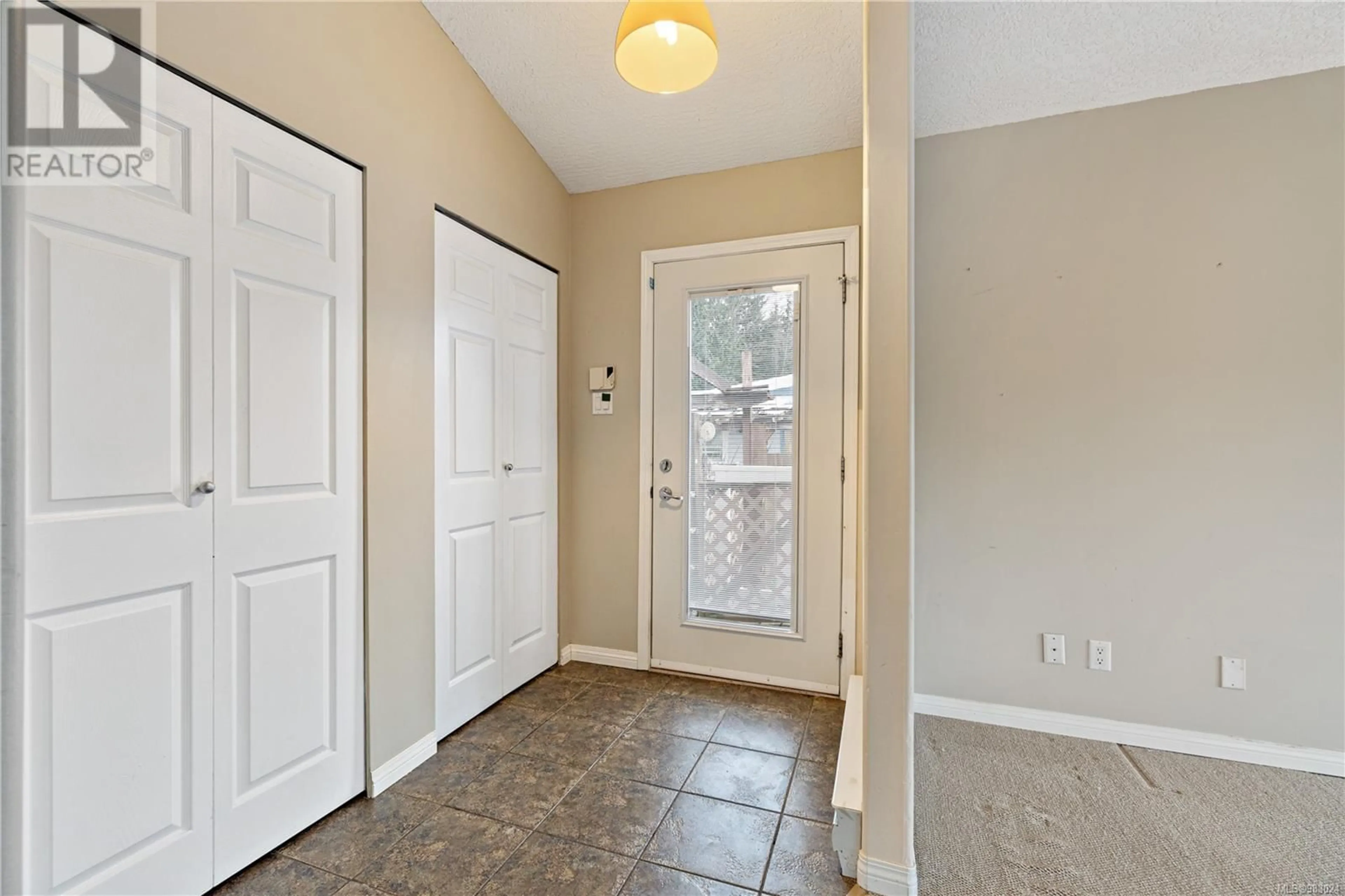 Indoor entryway for 1327 Birchwood Rd, Ladysmith British Columbia V9G1R5