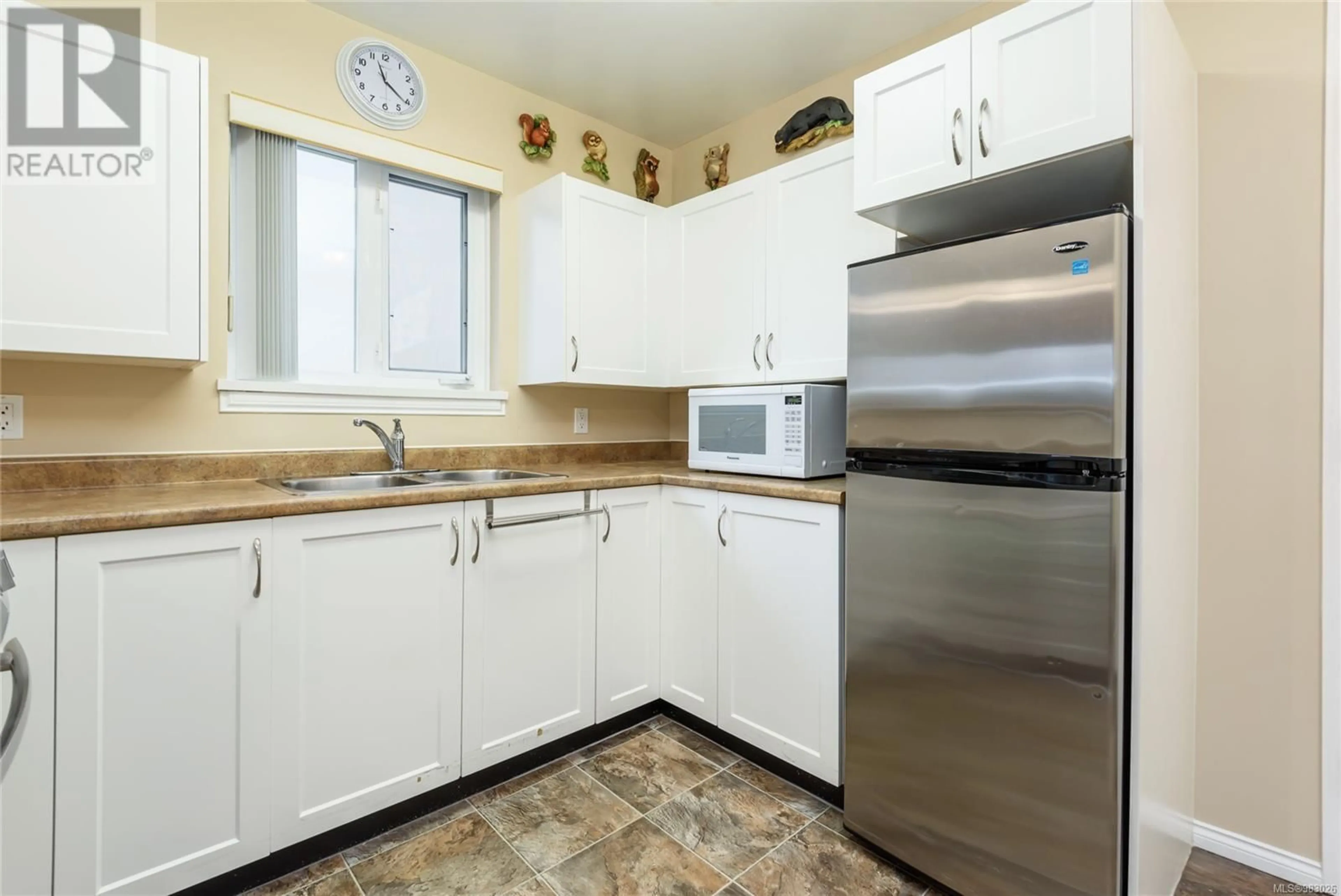 Standard kitchen, unknown for 409 1683 Balmoral Ave, Comox British Columbia V9M2M9