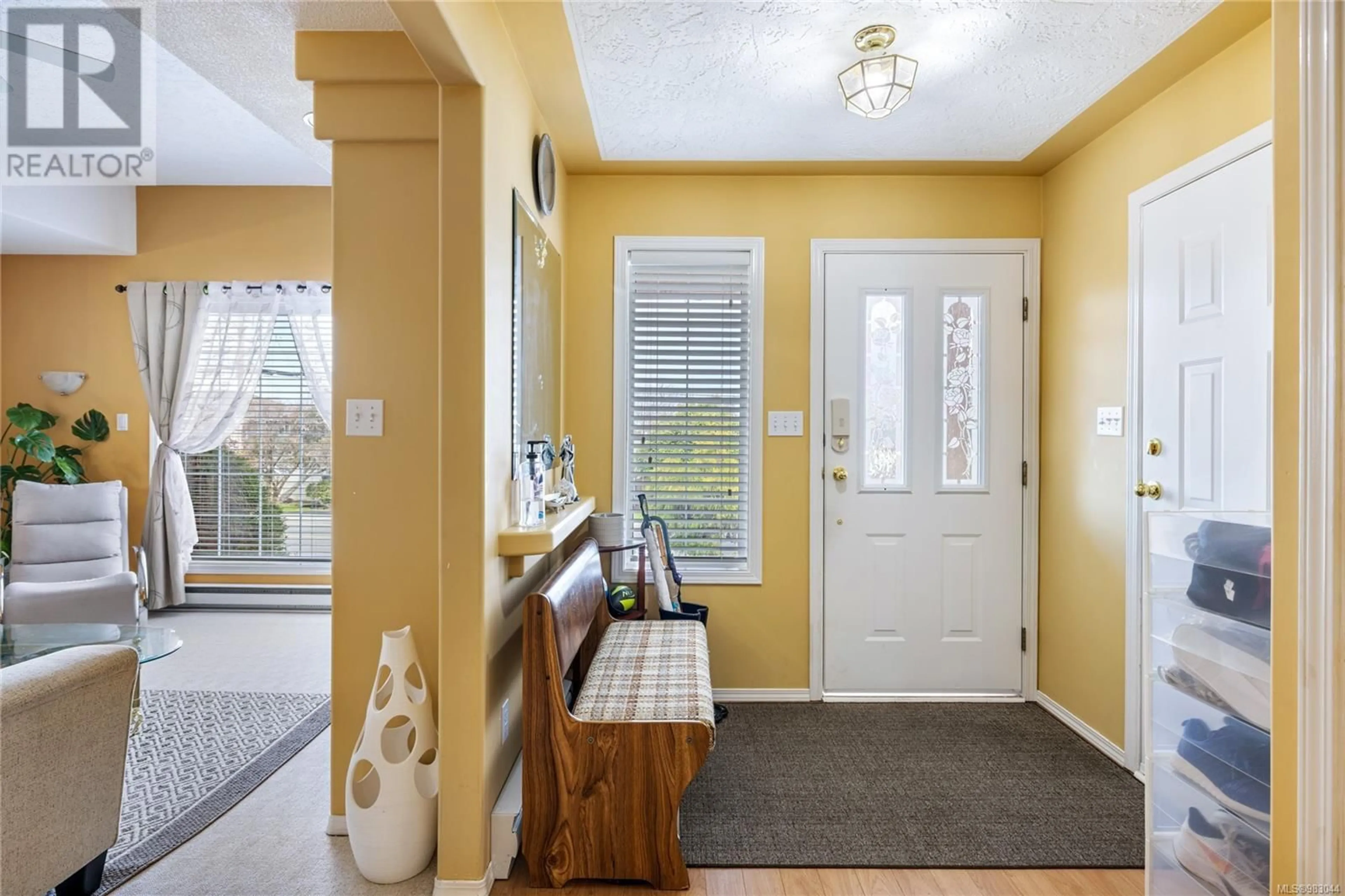 Indoor entryway for 6237 Dover Rd, Nanaimo British Columbia V9V1L5