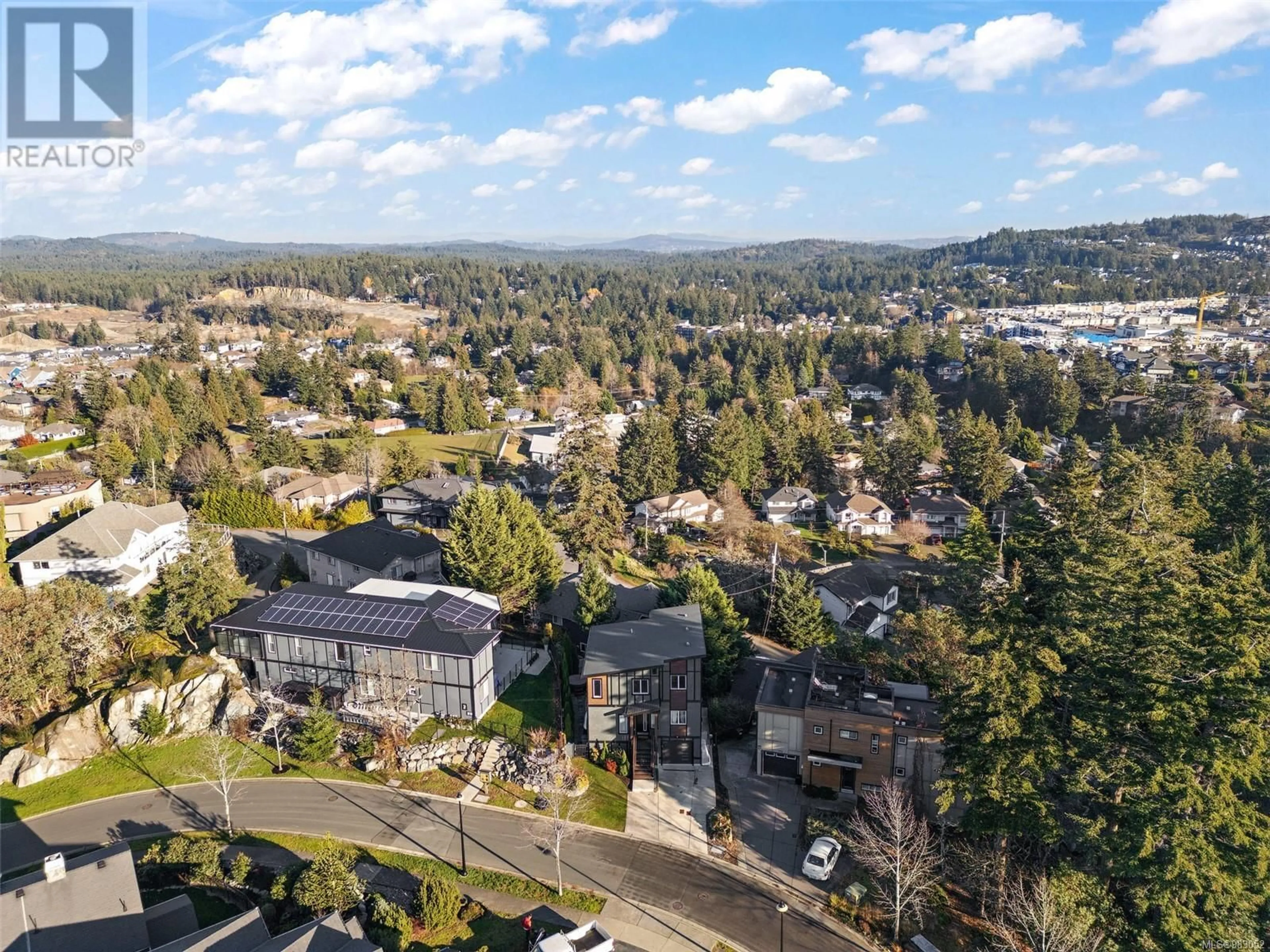 A pic from outside/outdoor area/front of a property/back of a property/a pic from drone, unknown for 994 Ironwood Crt, Langford British Columbia V9B0G8