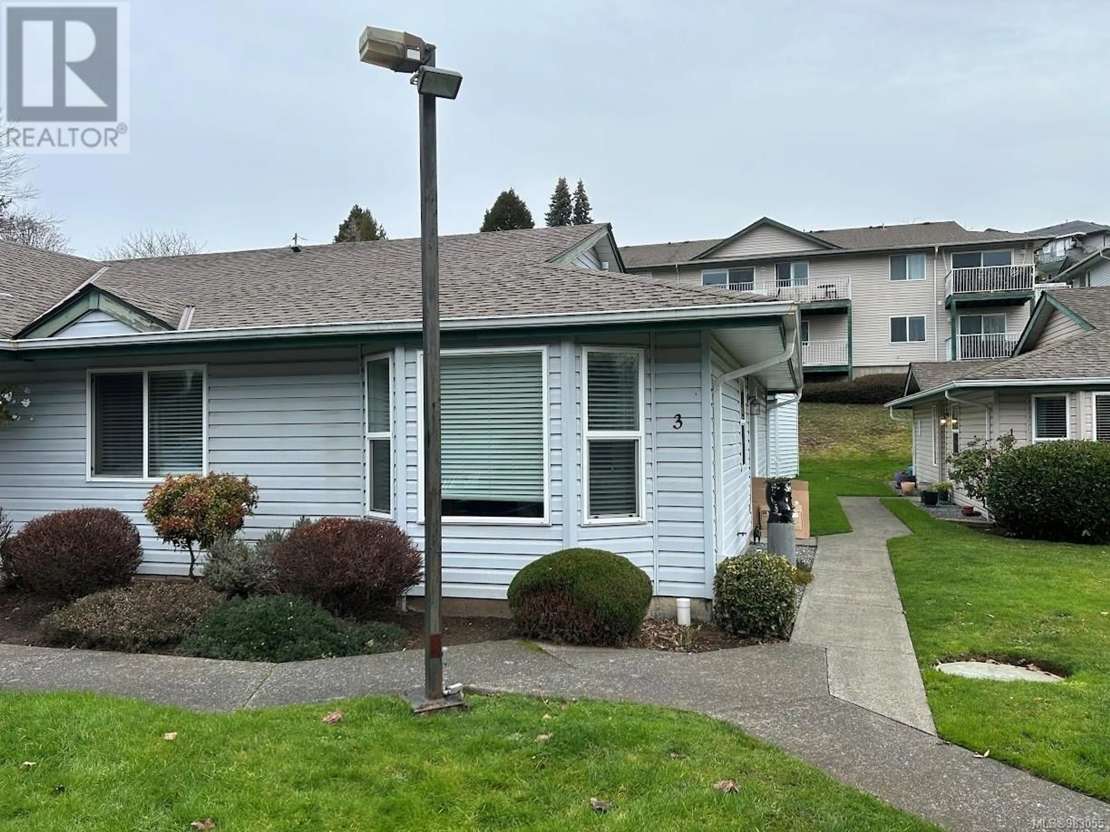 Home with vinyl exterior material, unknown for 3 446 Gail Pl, Nanaimo British Columbia V9R5W4