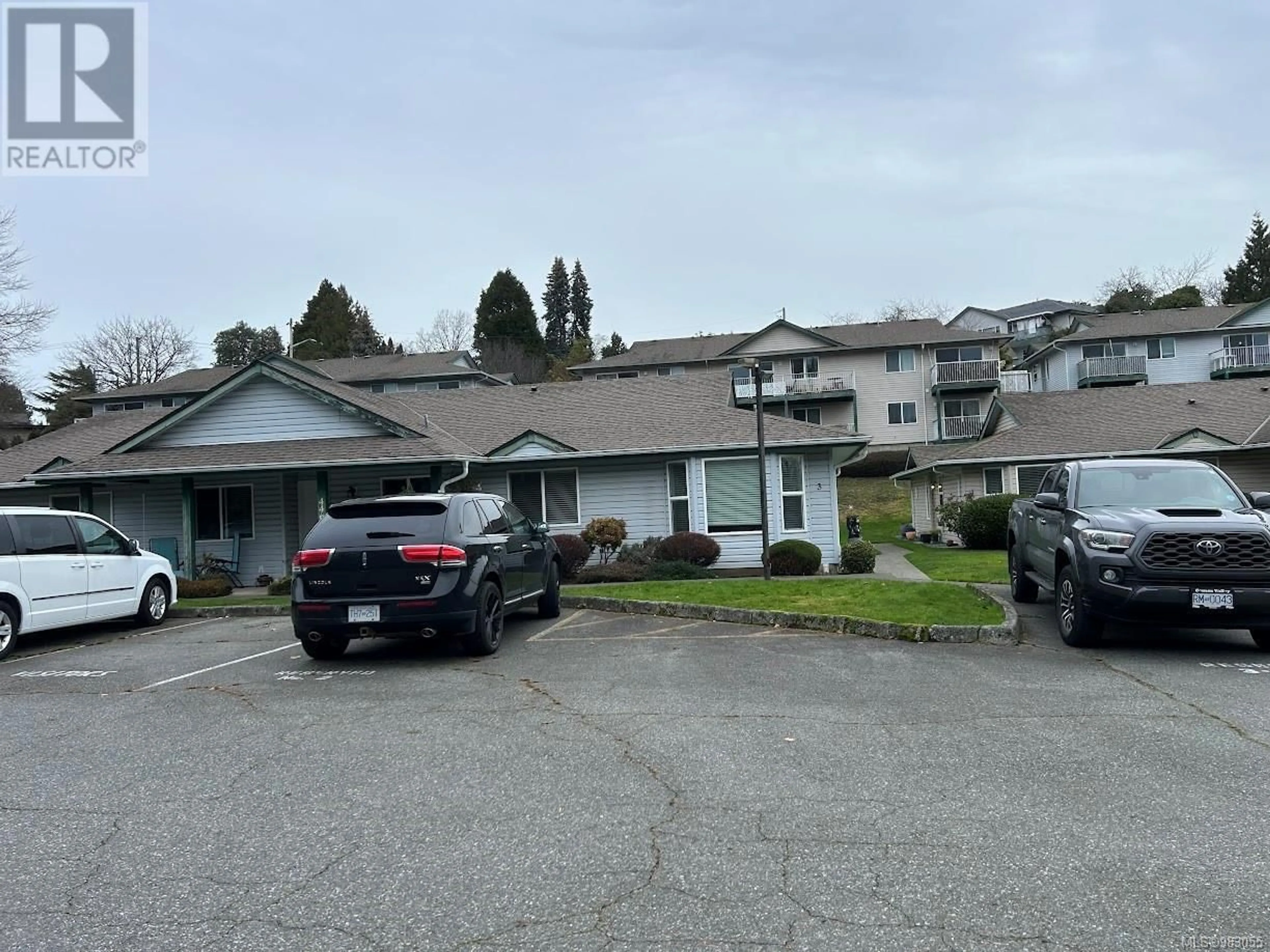 A pic from outside/outdoor area/front of a property/back of a property/a pic from drone, street for 3 446 Gail Pl, Nanaimo British Columbia V9R5W4