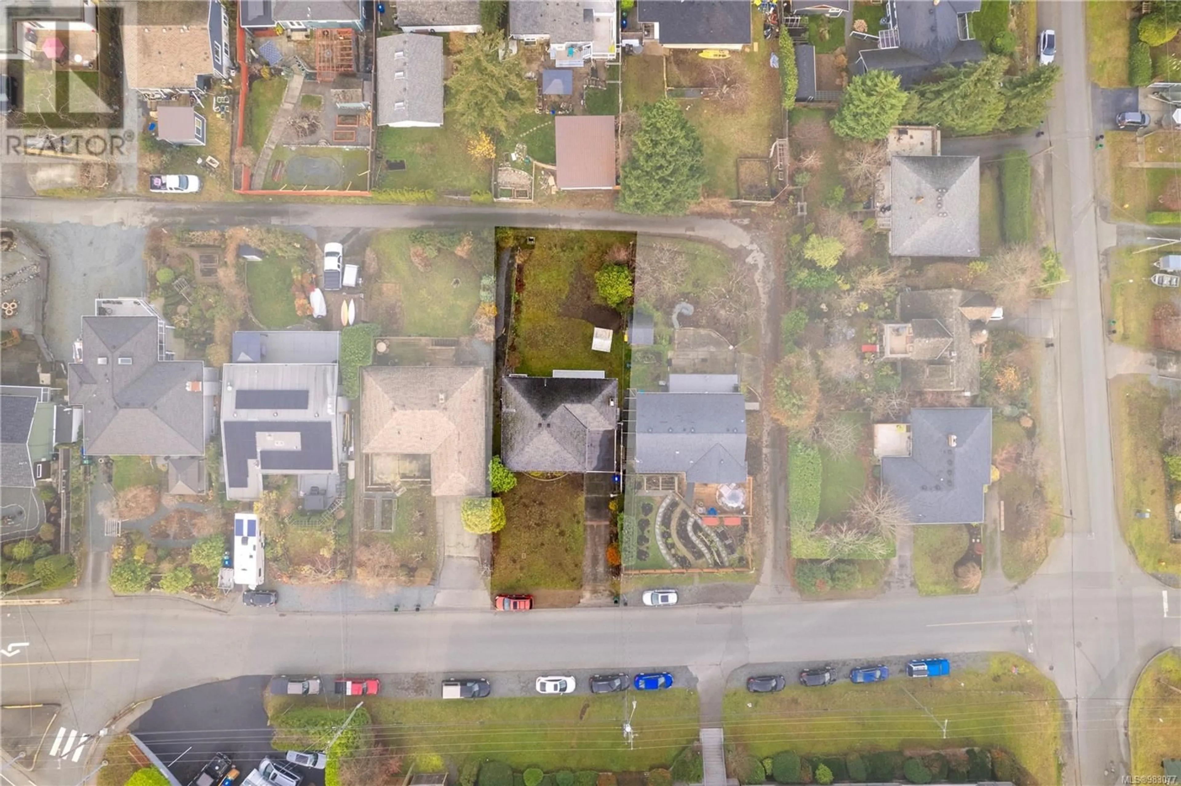 A pic from outside/outdoor area/front of a property/back of a property/a pic from drone, street for 638 Poplar St, Nanaimo British Columbia V9S2H5