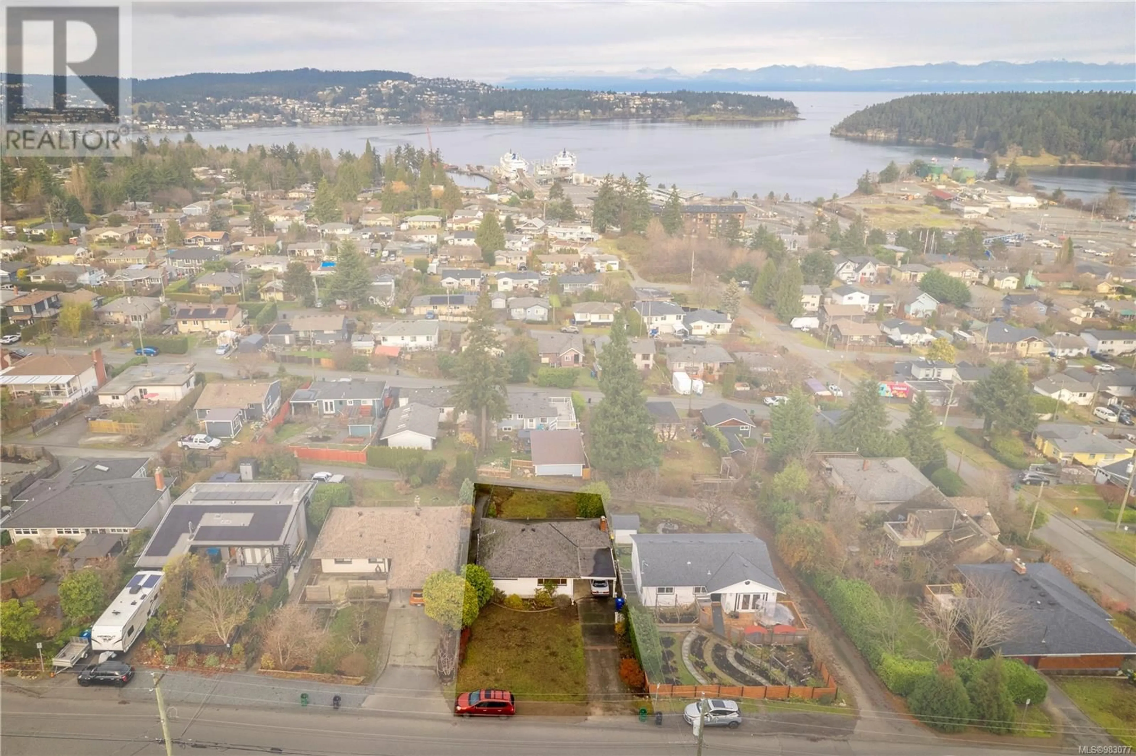 A pic from outside/outdoor area/front of a property/back of a property/a pic from drone, water/lake/river/ocean view for 638 Poplar St, Nanaimo British Columbia V9S2H5