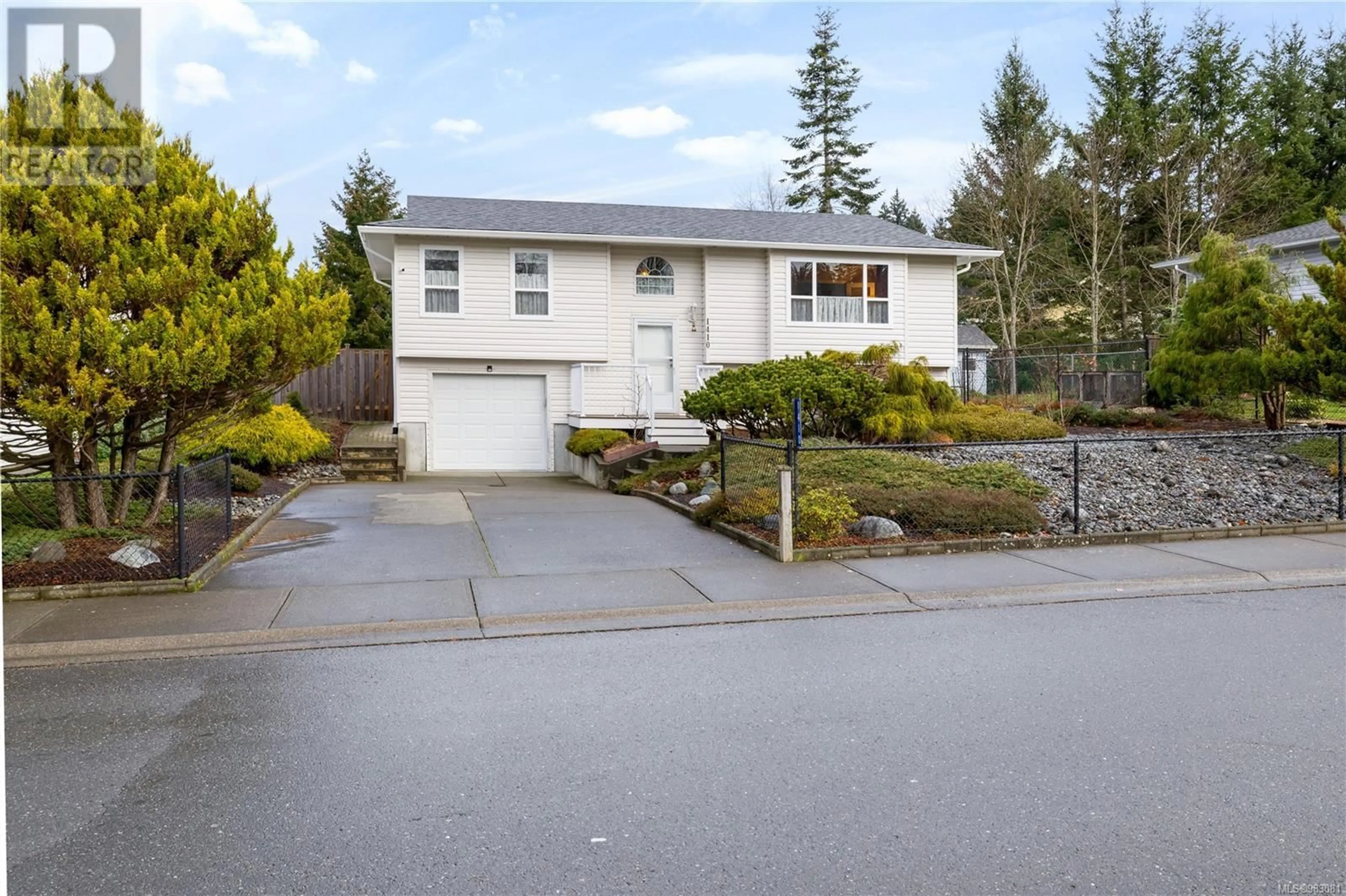 Home with vinyl exterior material, street for 1410 Canso Ave, Comox British Columbia V9M3C3