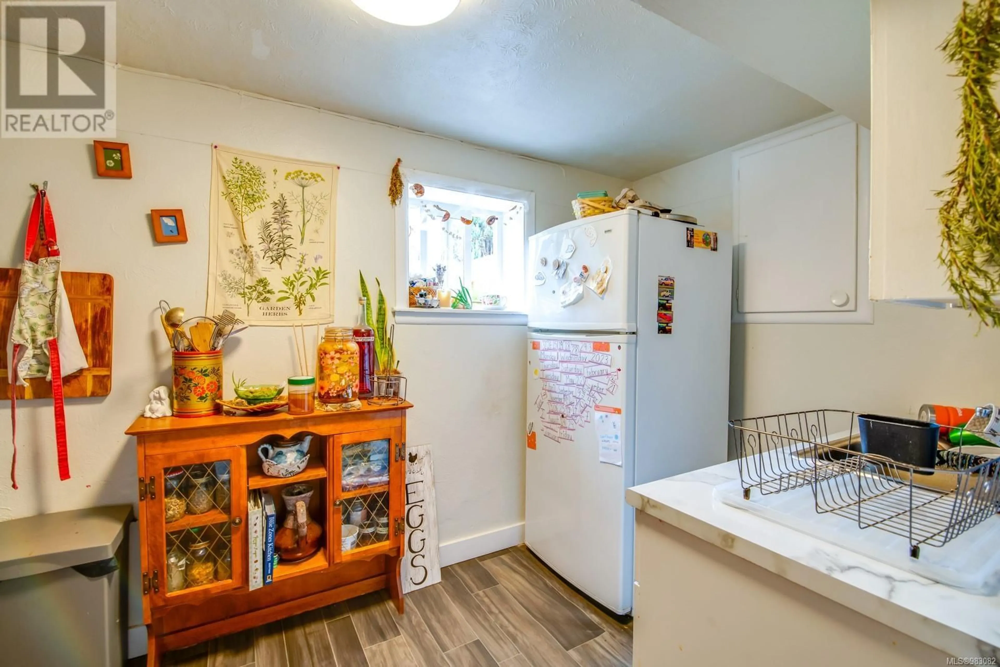 Laundry room for 3827 14th Ave, Port Alberni British Columbia V9Y5C1