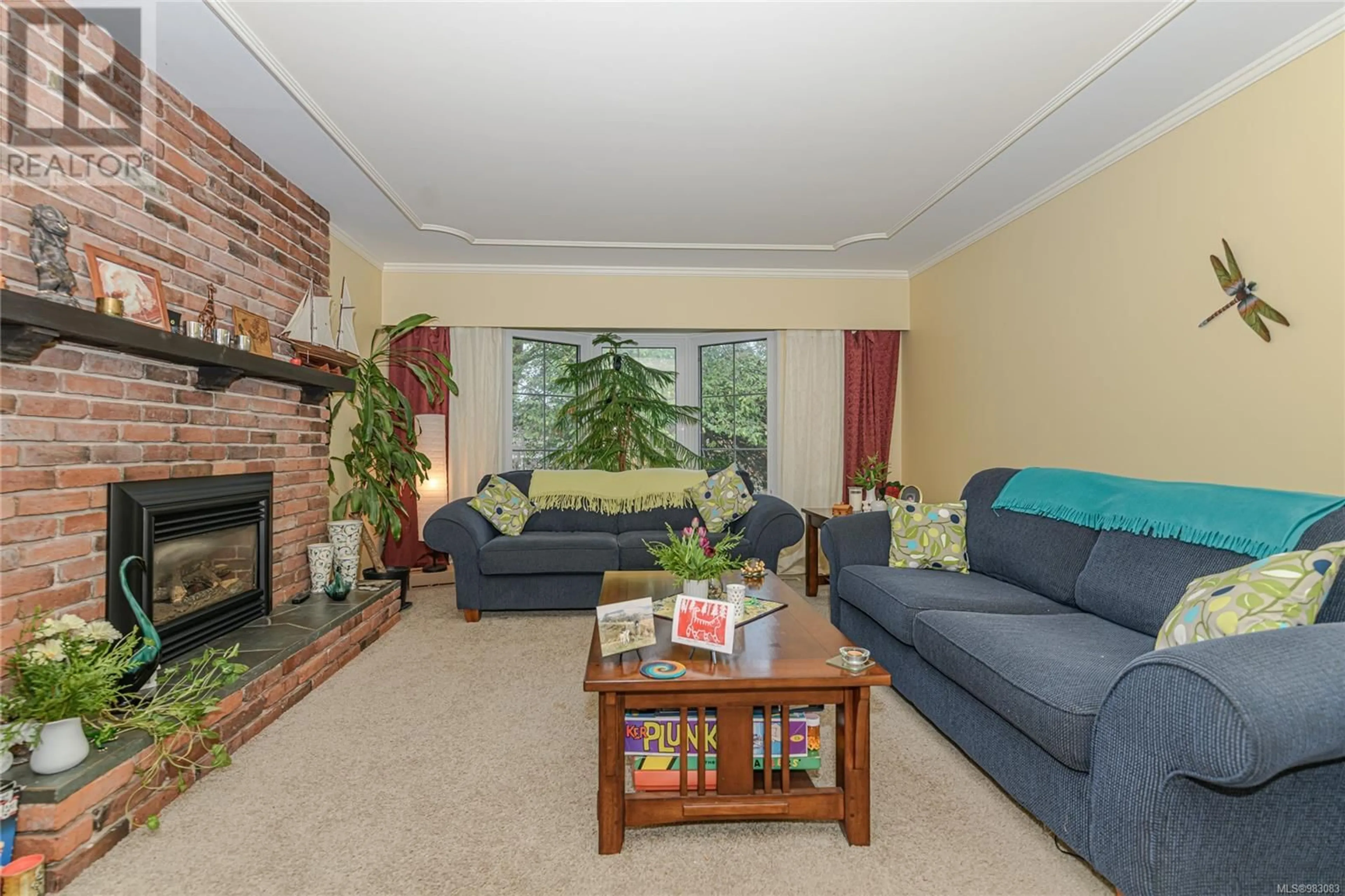 Living room with furniture, unknown for 4018 Locarno Lane, Saanich British Columbia V8N4A1