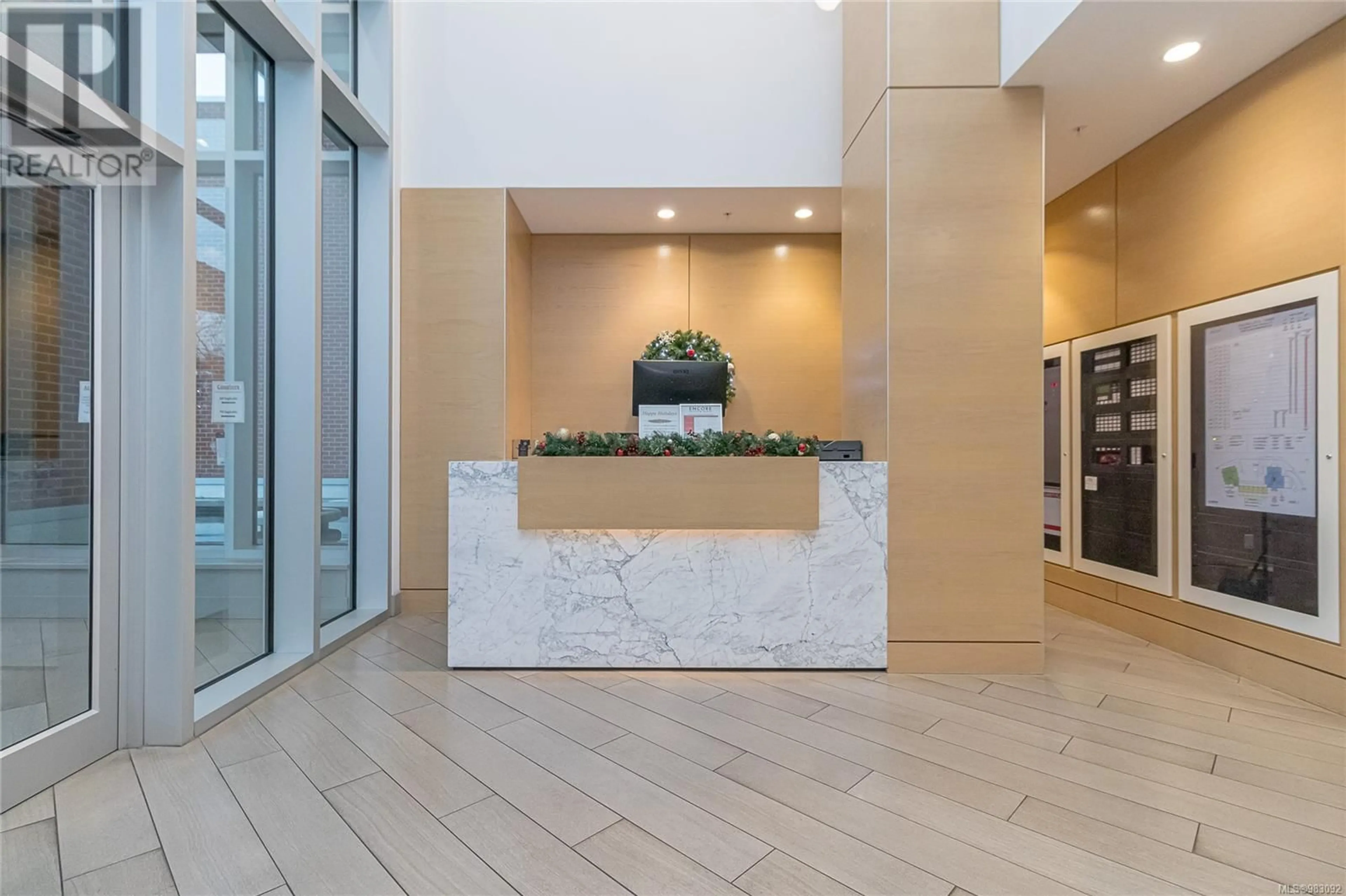 Indoor foyer for 104 70 Saghalie Rd, Victoria British Columbia V9A0G9