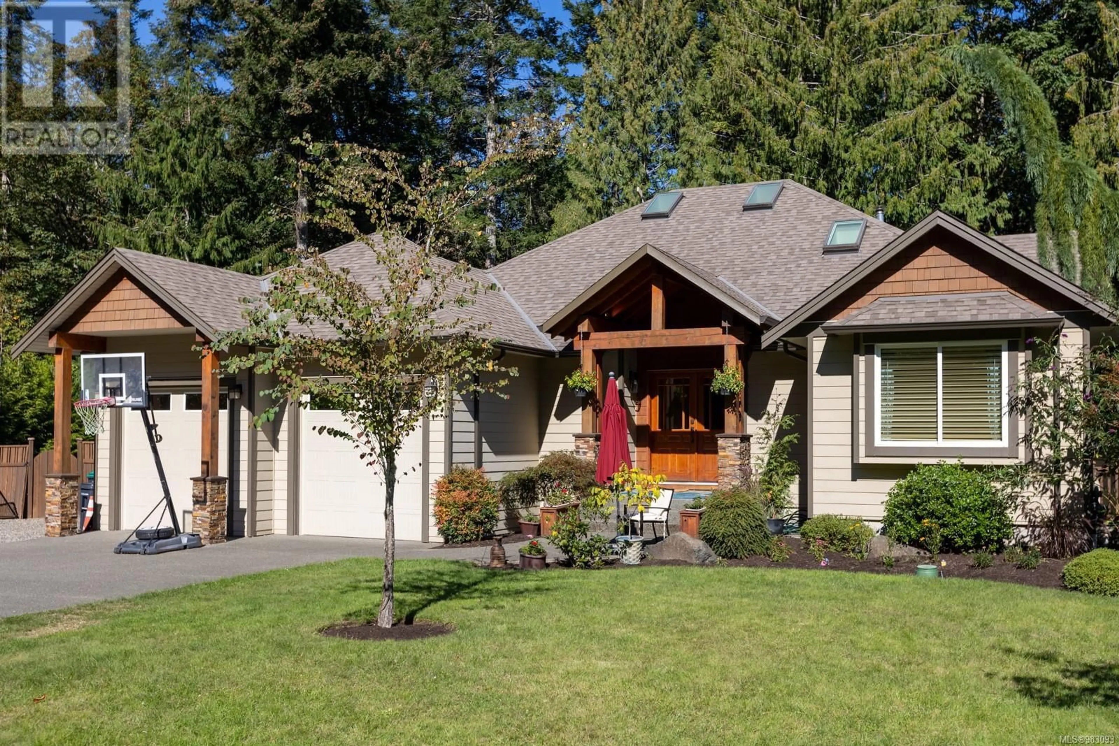 Home with vinyl exterior material, street for 692 Colby Rd, Comox British Columbia V9M4H8