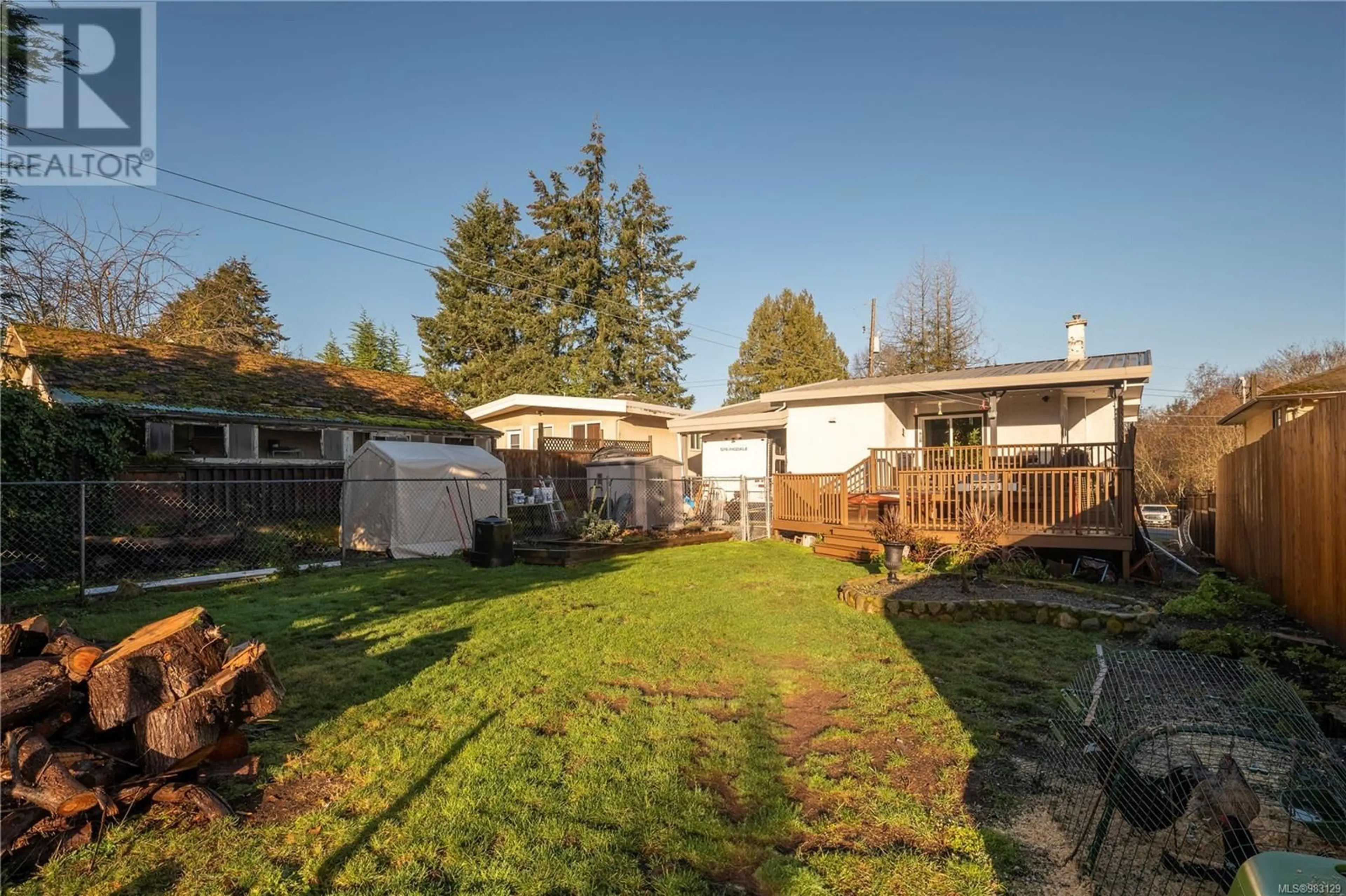 A pic from outside/outdoor area/front of a property/back of a property/a pic from drone, street for 6 Rosamond St, Nanaimo British Columbia V9R1R3