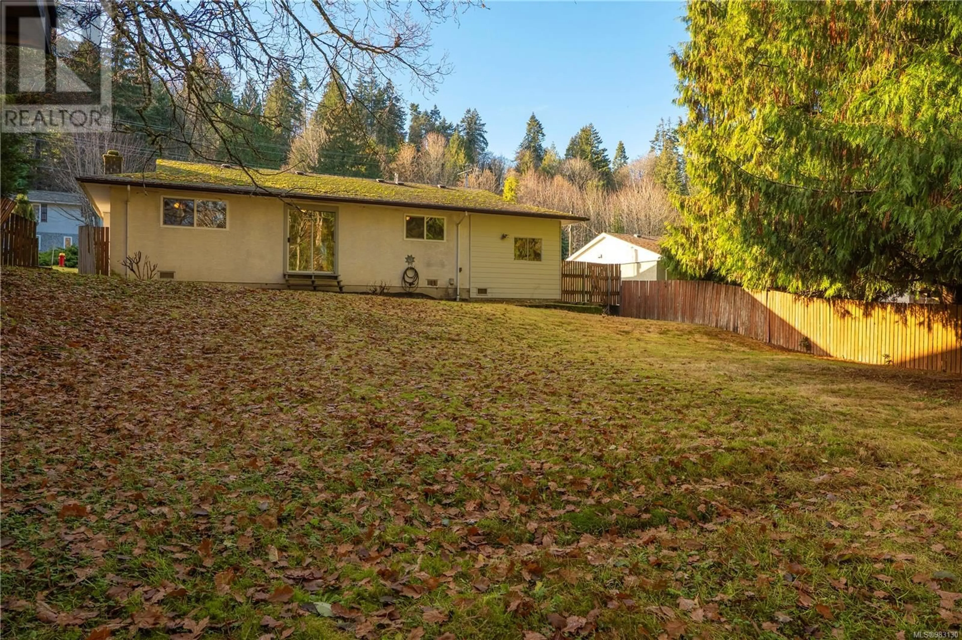 A pic from outside/outdoor area/front of a property/back of a property/a pic from drone, unknown for 387 Dogwood Dr, Ladysmith British Columbia V9G1T7