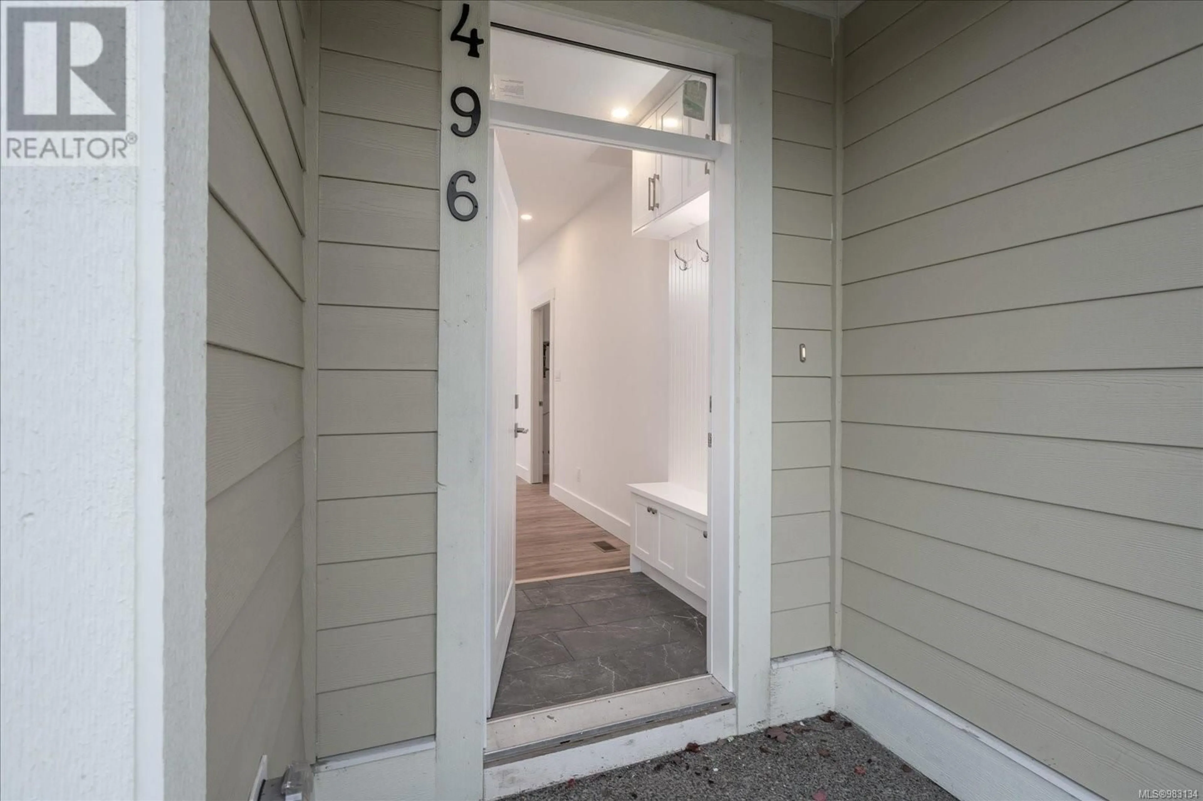 Indoor entryway for 496 Hampstead St S, Parksville British Columbia V9P0G5