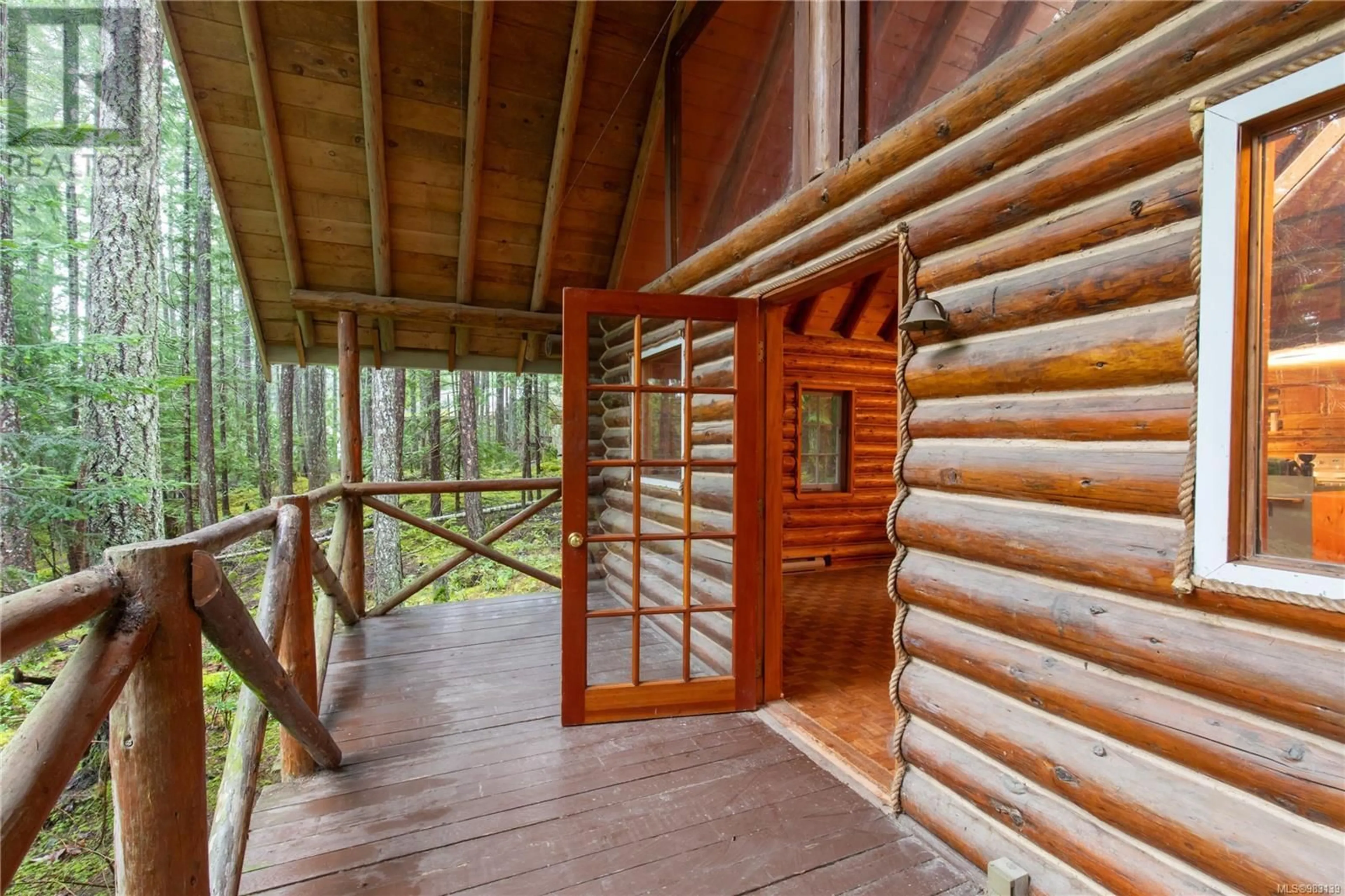 Indoor foyer for 5100 Northwest Rd, Denman Island British Columbia V0R1T0