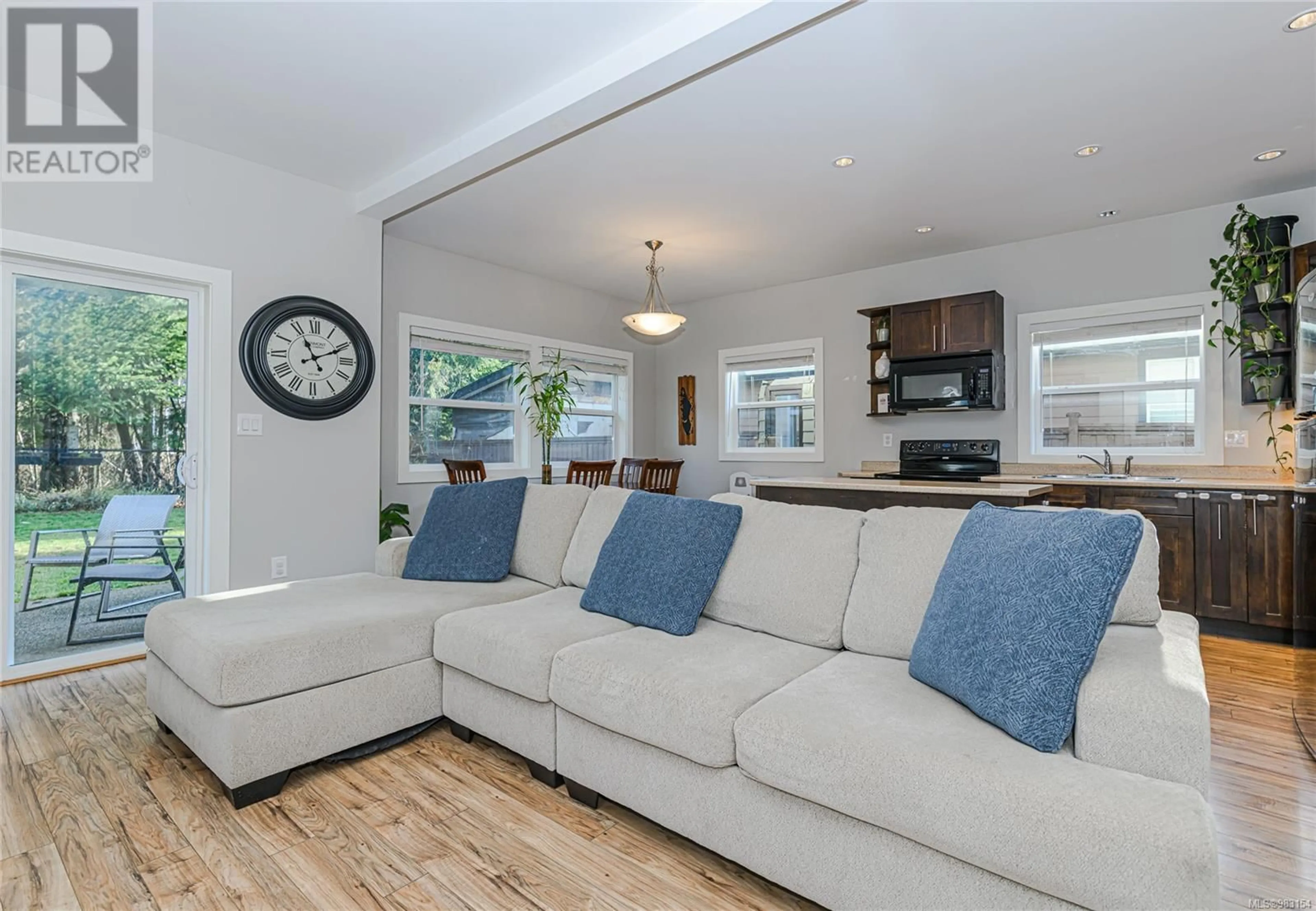 Living room with furniture, wood/laminate floor for 1043 Skylar Cir, Shawnigan Lake British Columbia V0R2W3