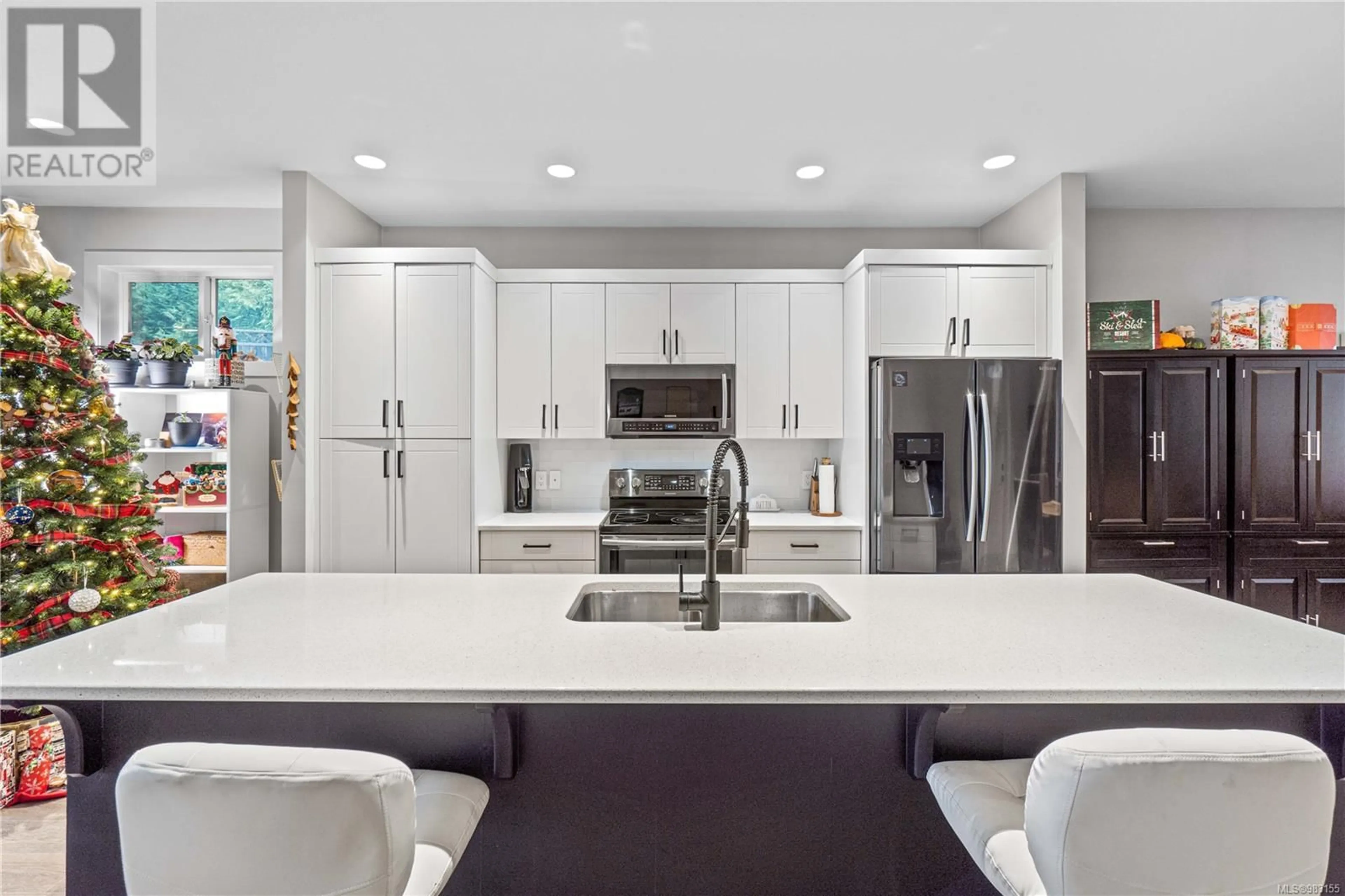 Contemporary kitchen, ceramic/tile floor for 5100 DUNN PLACE, Nanaimo British Columbia V9T0J2