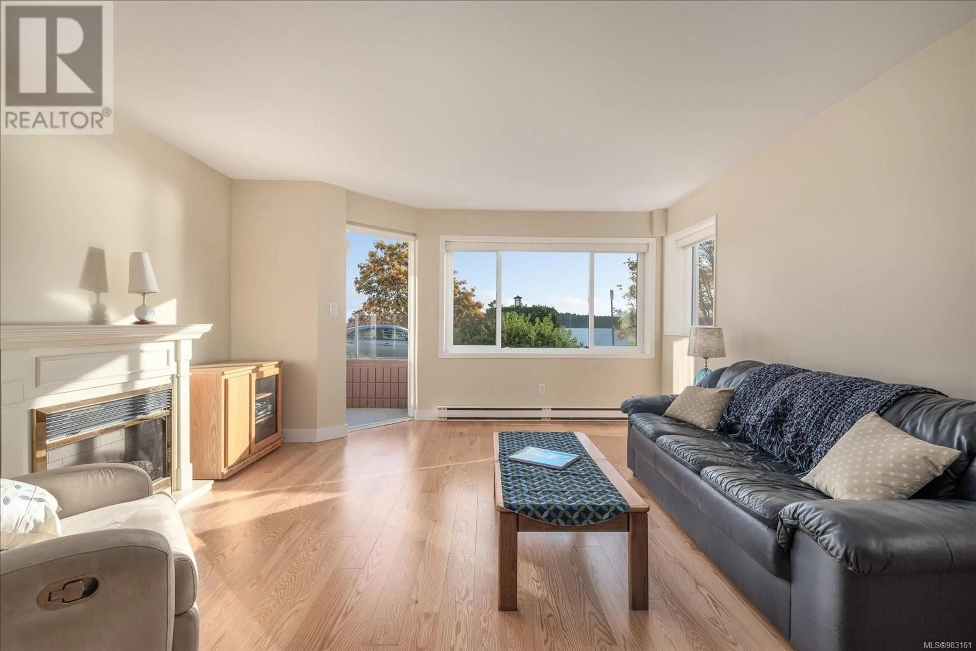 Living room with furniture, wood/laminate floor for 101 145 Newcastle Ave, Nanaimo British Columbia V9S4H7