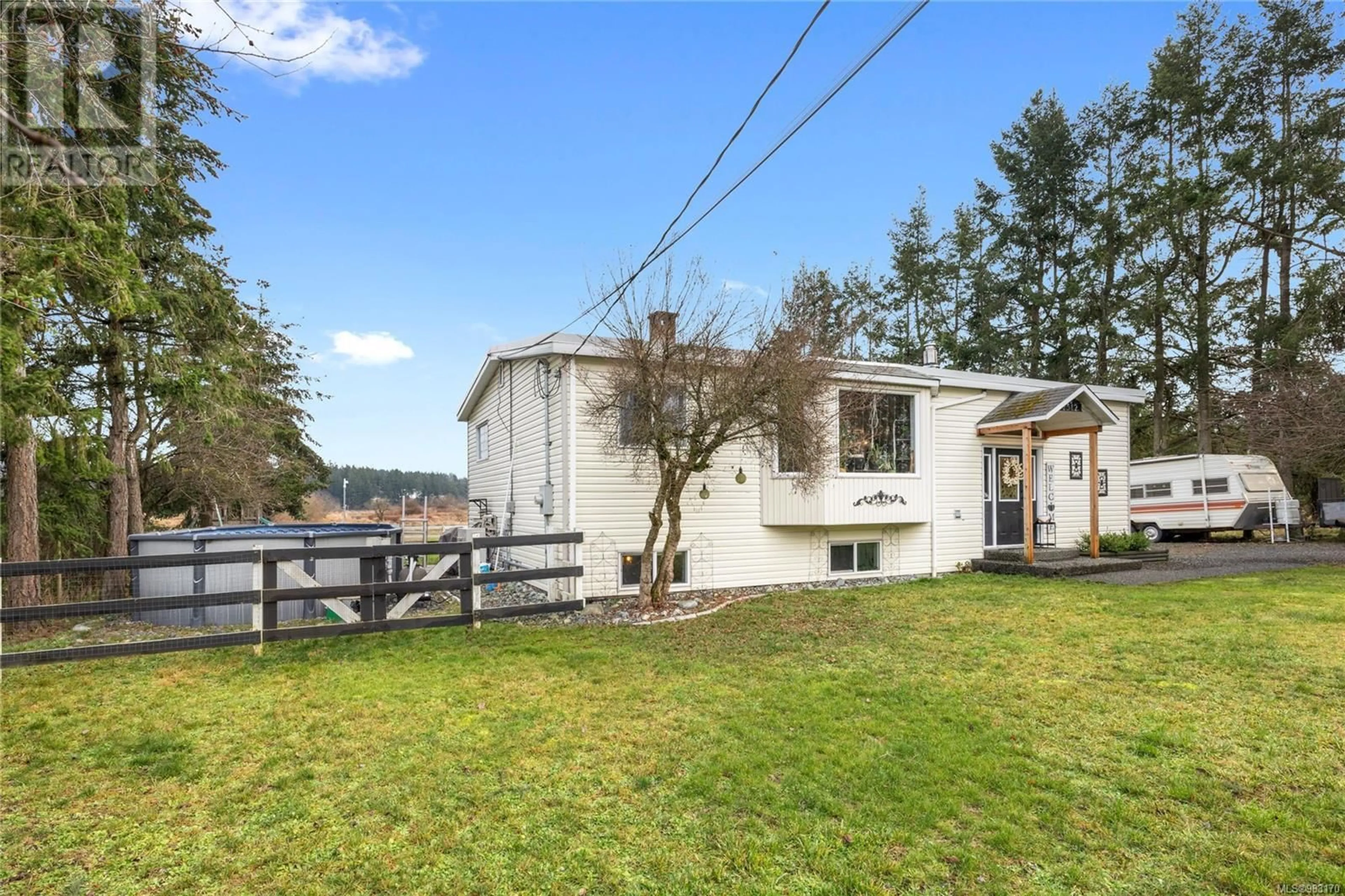 A pic from outside/outdoor area/front of a property/back of a property/a pic from drone, water/lake/river/ocean view for 2512 Quennell Rd, Nanaimo British Columbia V9X1K4