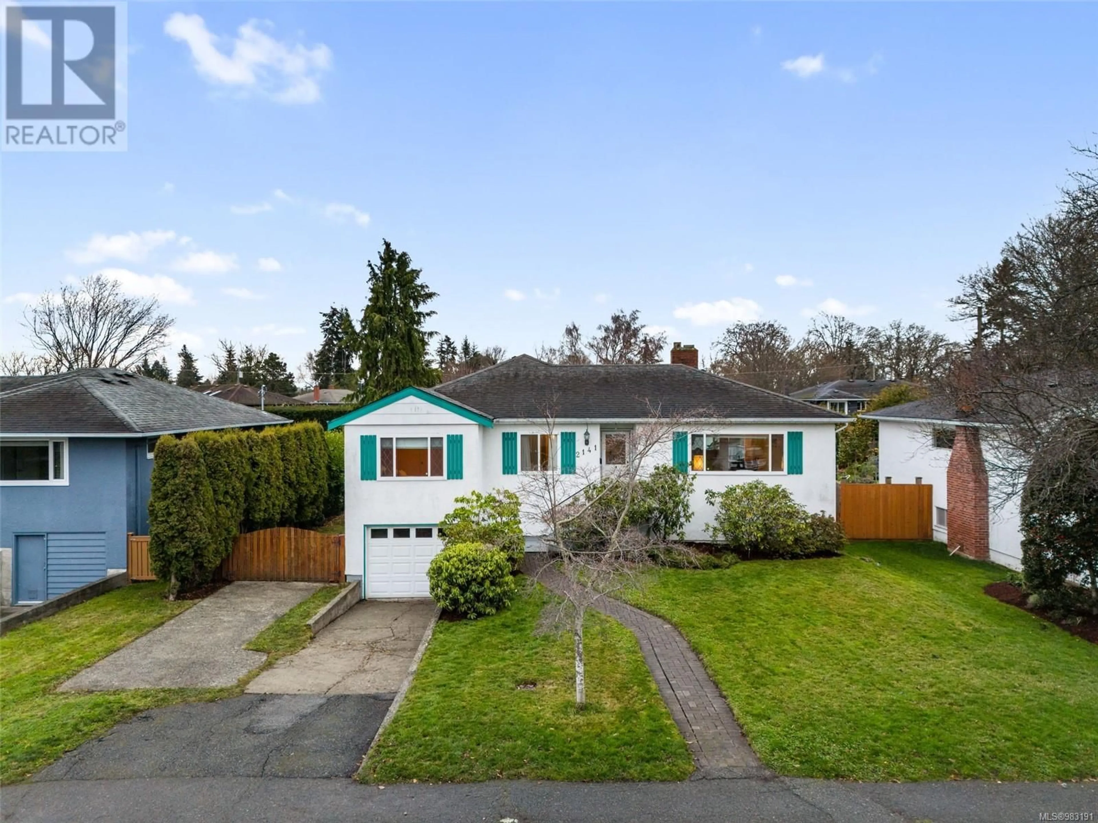 A pic from outside/outdoor area/front of a property/back of a property/a pic from drone, street for 2141 Newton St, Oak Bay British Columbia V8R2R9