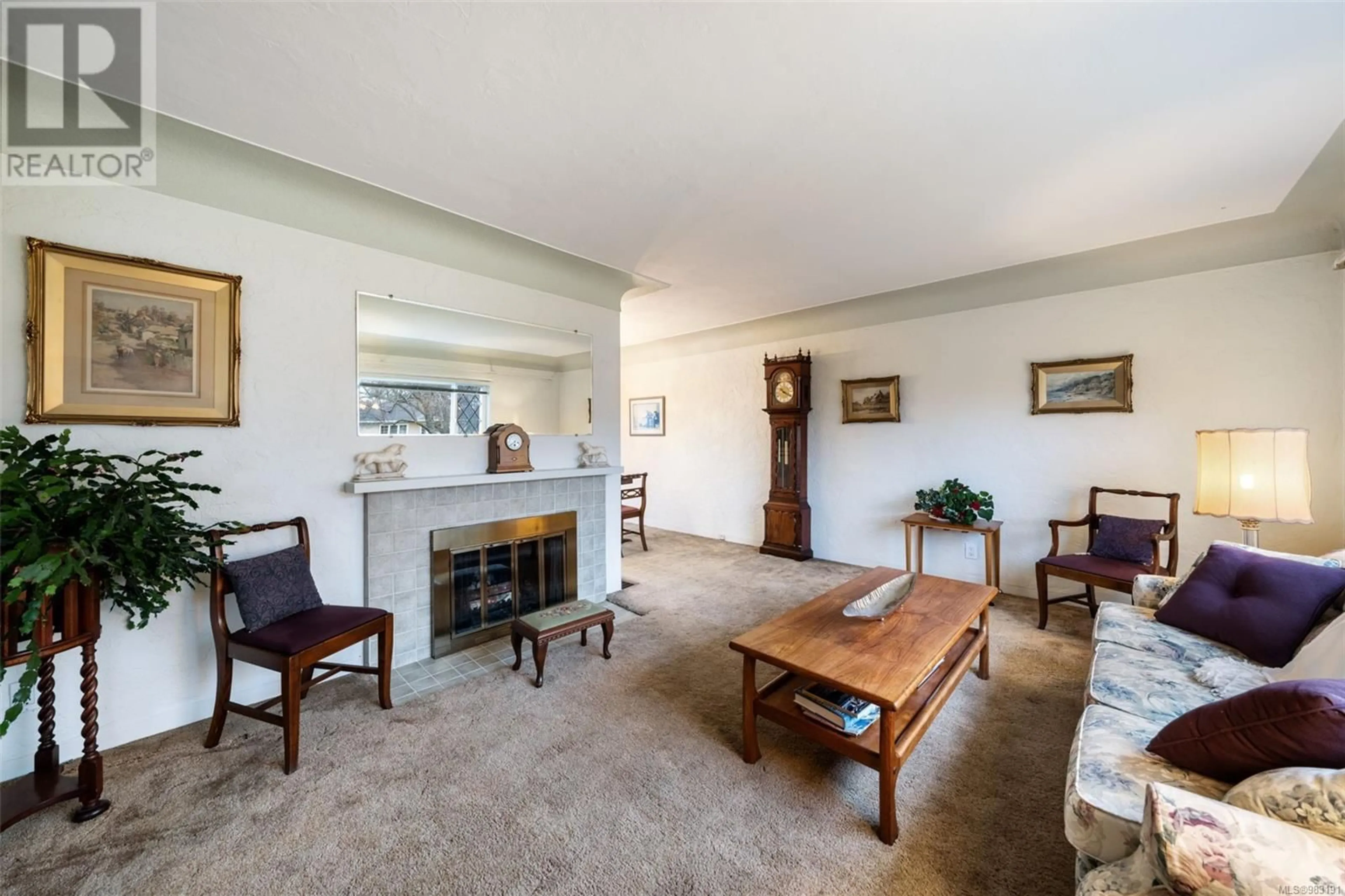 Living room with furniture, carpet floor for 2141 Newton St, Oak Bay British Columbia V8R2R9