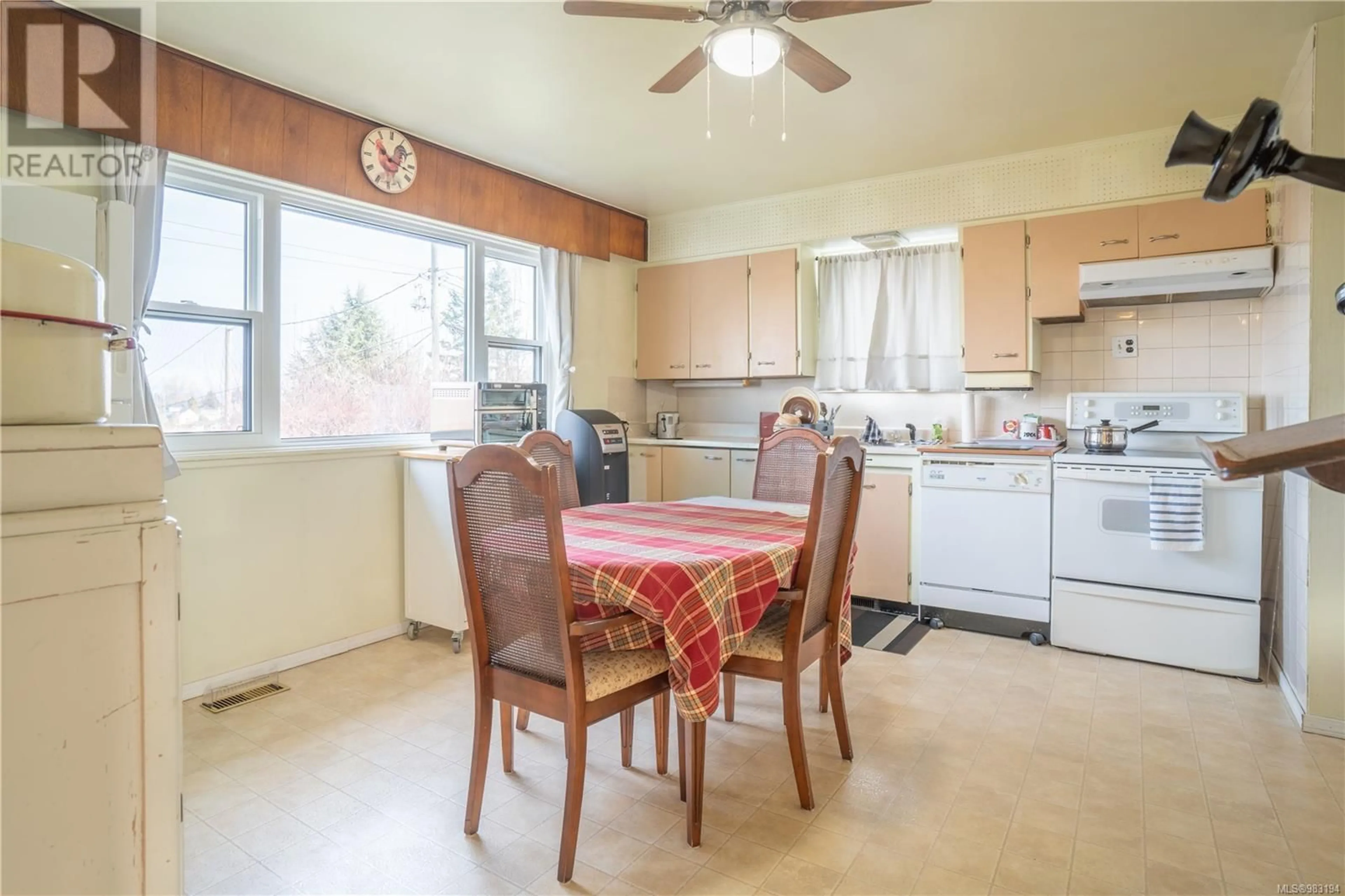 Standard kitchen, unknown for 447 Wharton St, Nanaimo British Columbia V9R1W3