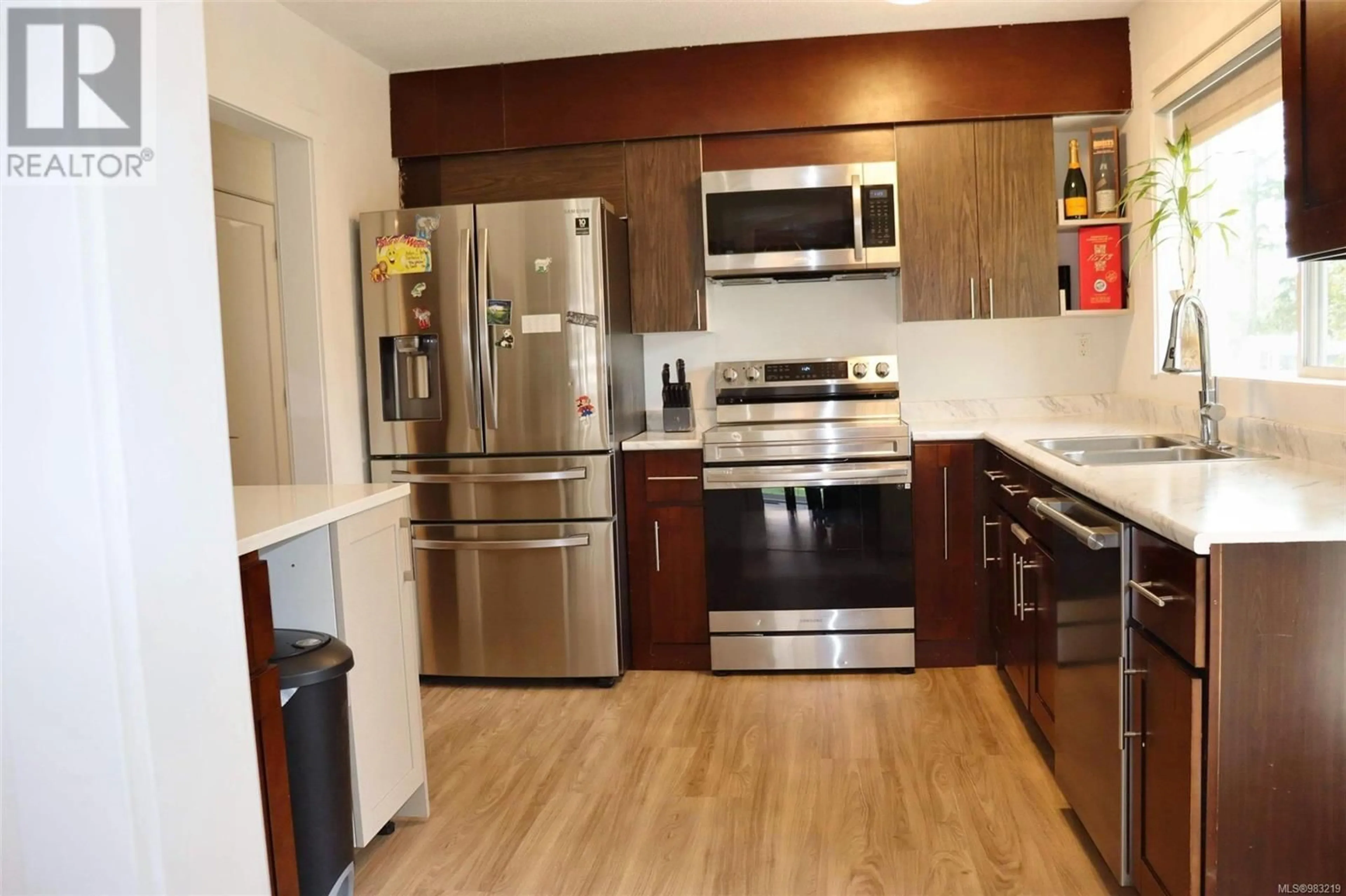 Open concept kitchen, wood/laminate floor for 5221 Metral Dr, Nanaimo British Columbia V9T2K7