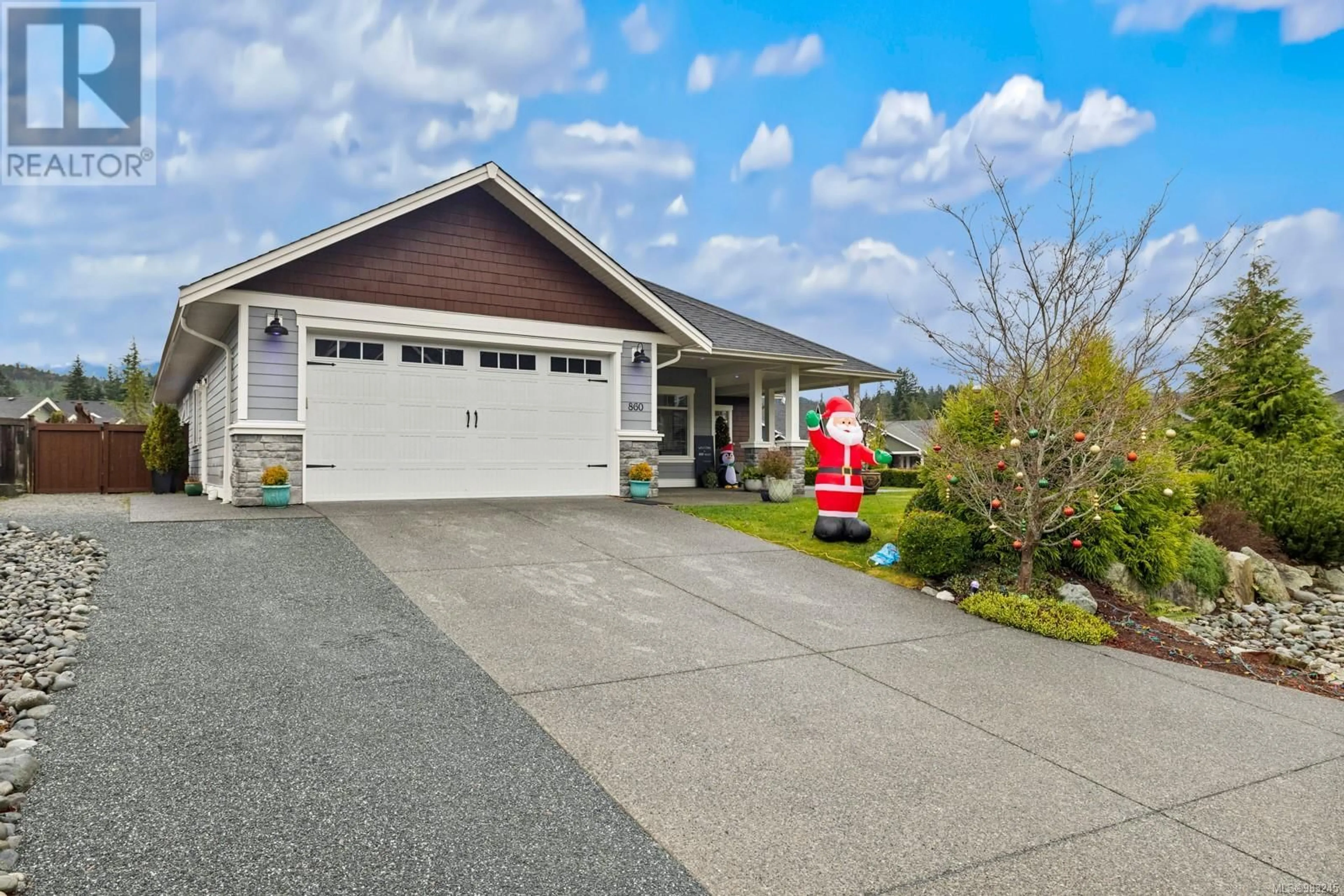 Home with vinyl exterior material, unknown for 860 Pratt Rd, Mill Bay British Columbia V8H1H6