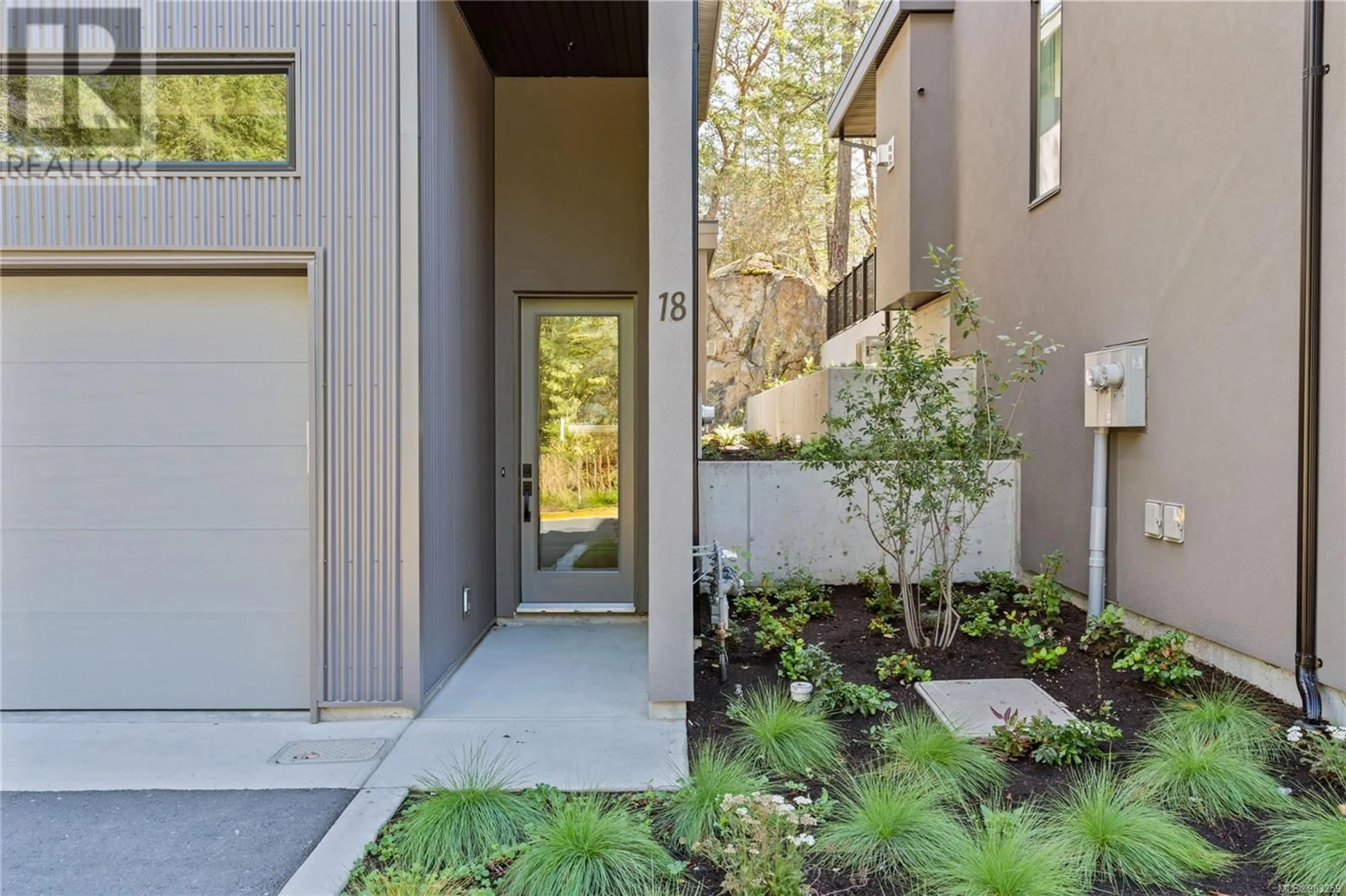 Indoor entryway for 18 3921 Olympian Way, Colwood British Columbia V9C0T1