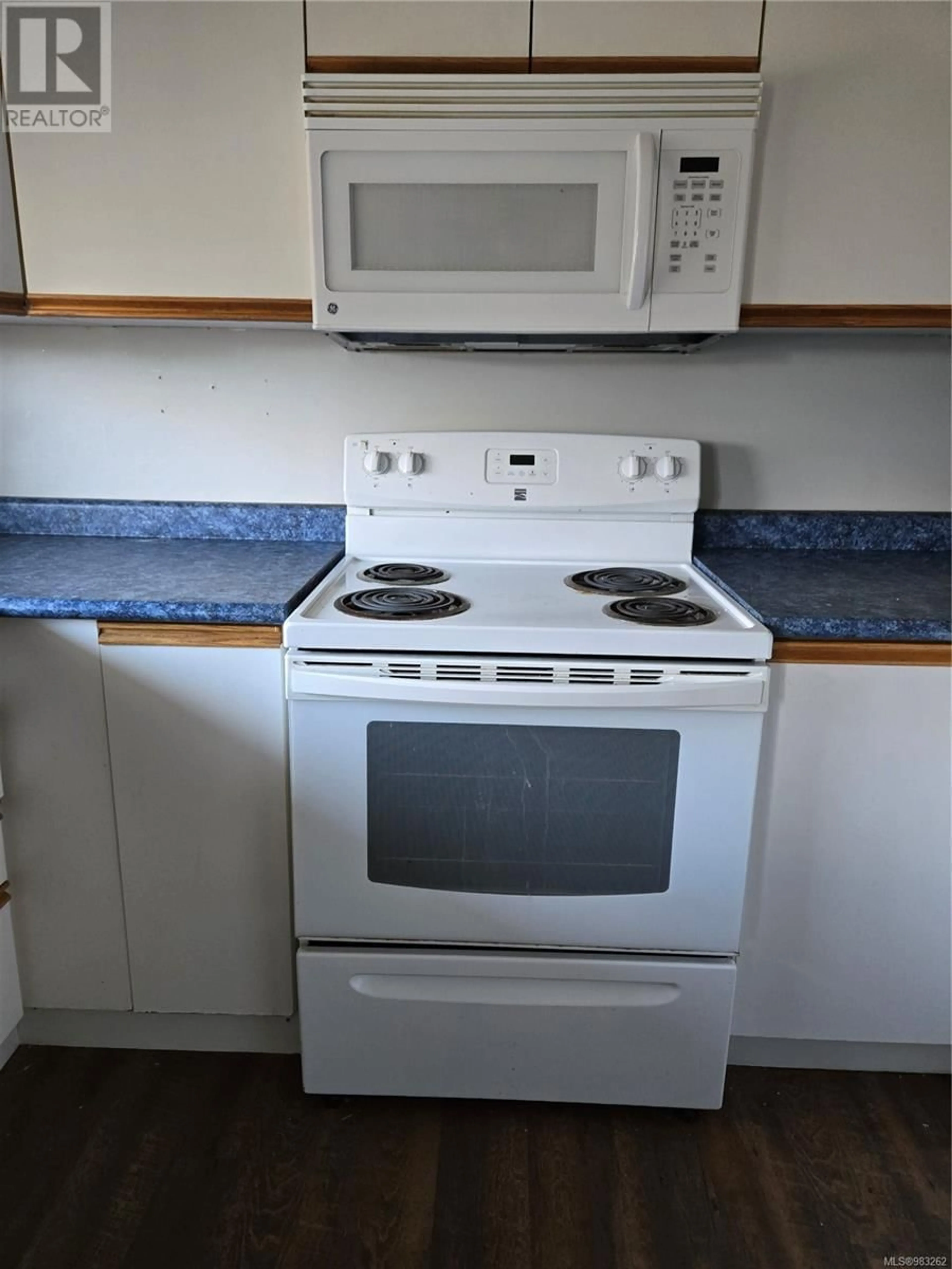 Standard kitchen, unknown for 270 KELSEY Way E, Sayward British Columbia V0P1R0