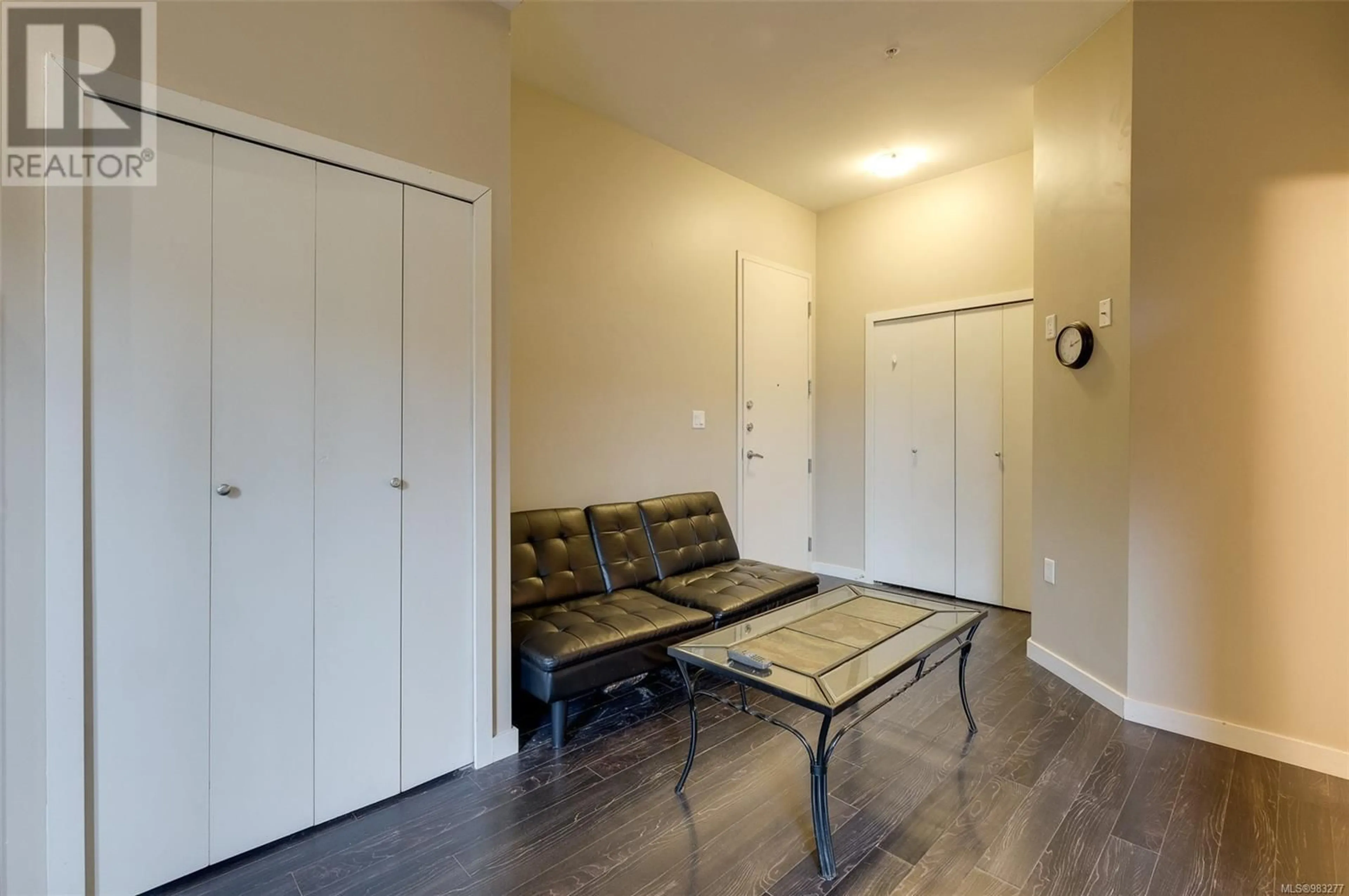 A pic of a room for 305 1121 Fort St, Victoria British Columbia V8V3K9