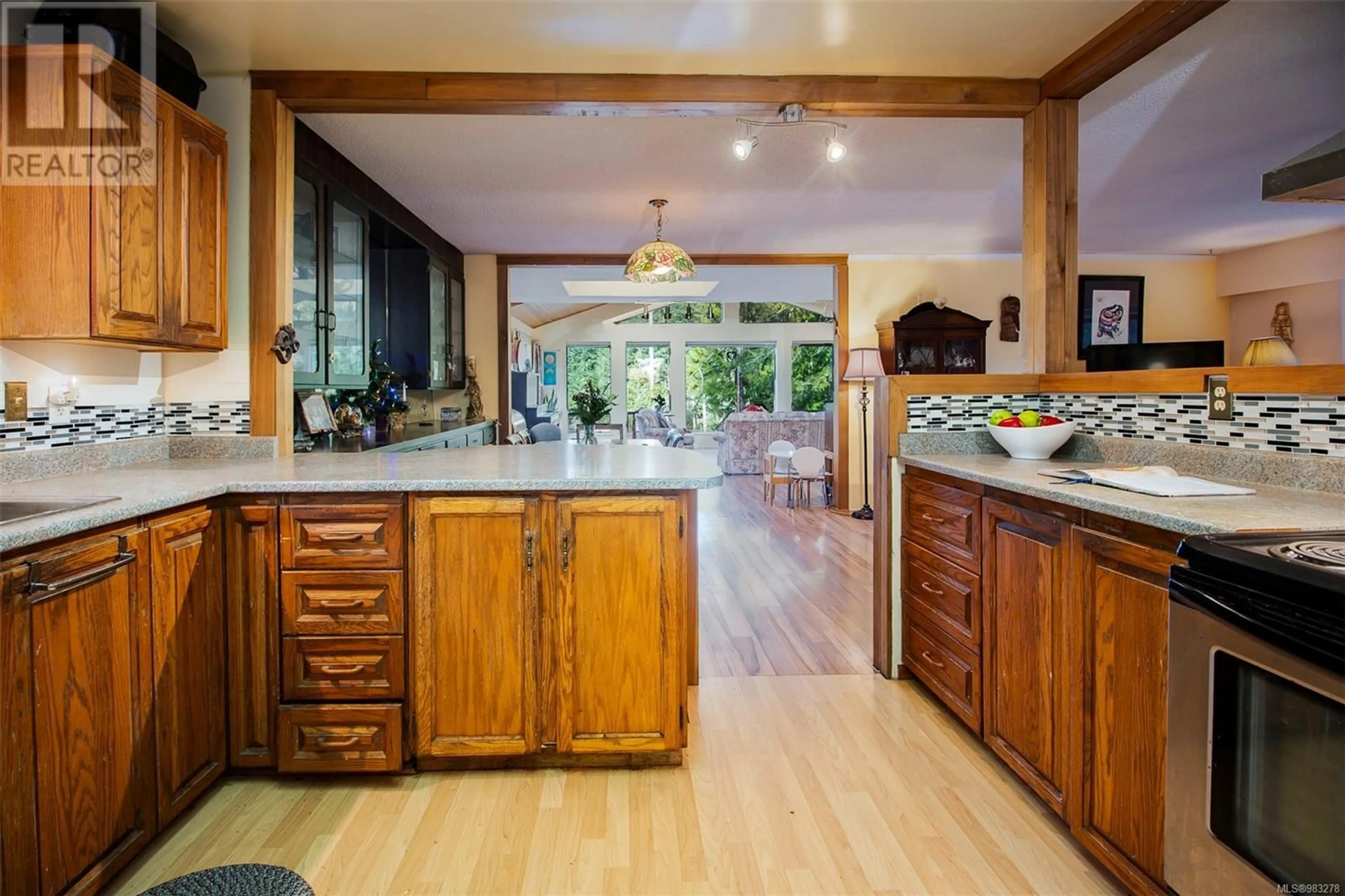 Open concept kitchen, unknown for 3193 Farrar Rd, Nanaimo British Columbia V9G1E1