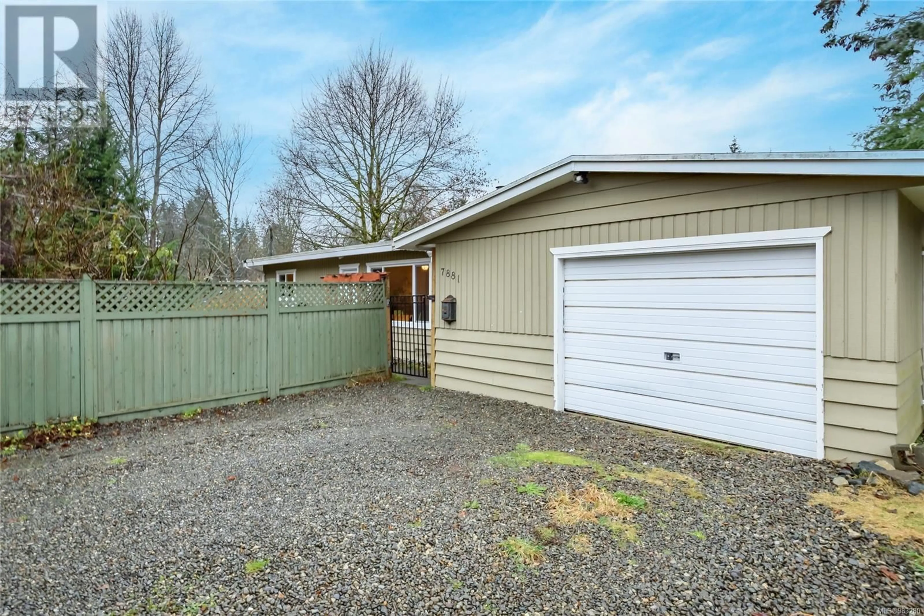 Indoor garage for 7881 Fairview Rd, Black Creek British Columbia V9J1G5