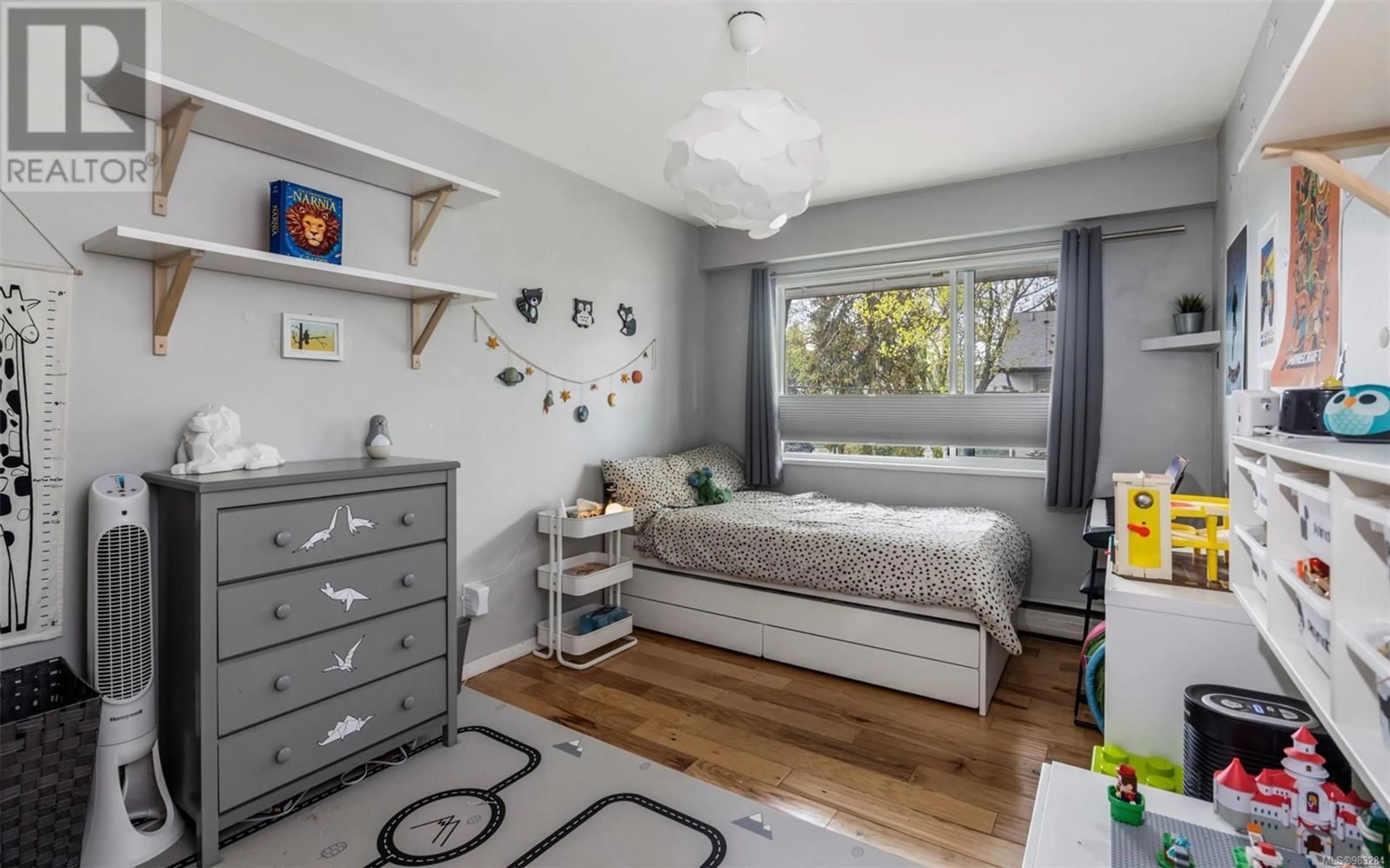 Bedroom with bed, wood/laminate floor for 3538 Tillicum Rd, Saanich British Columbia V8Z4H3